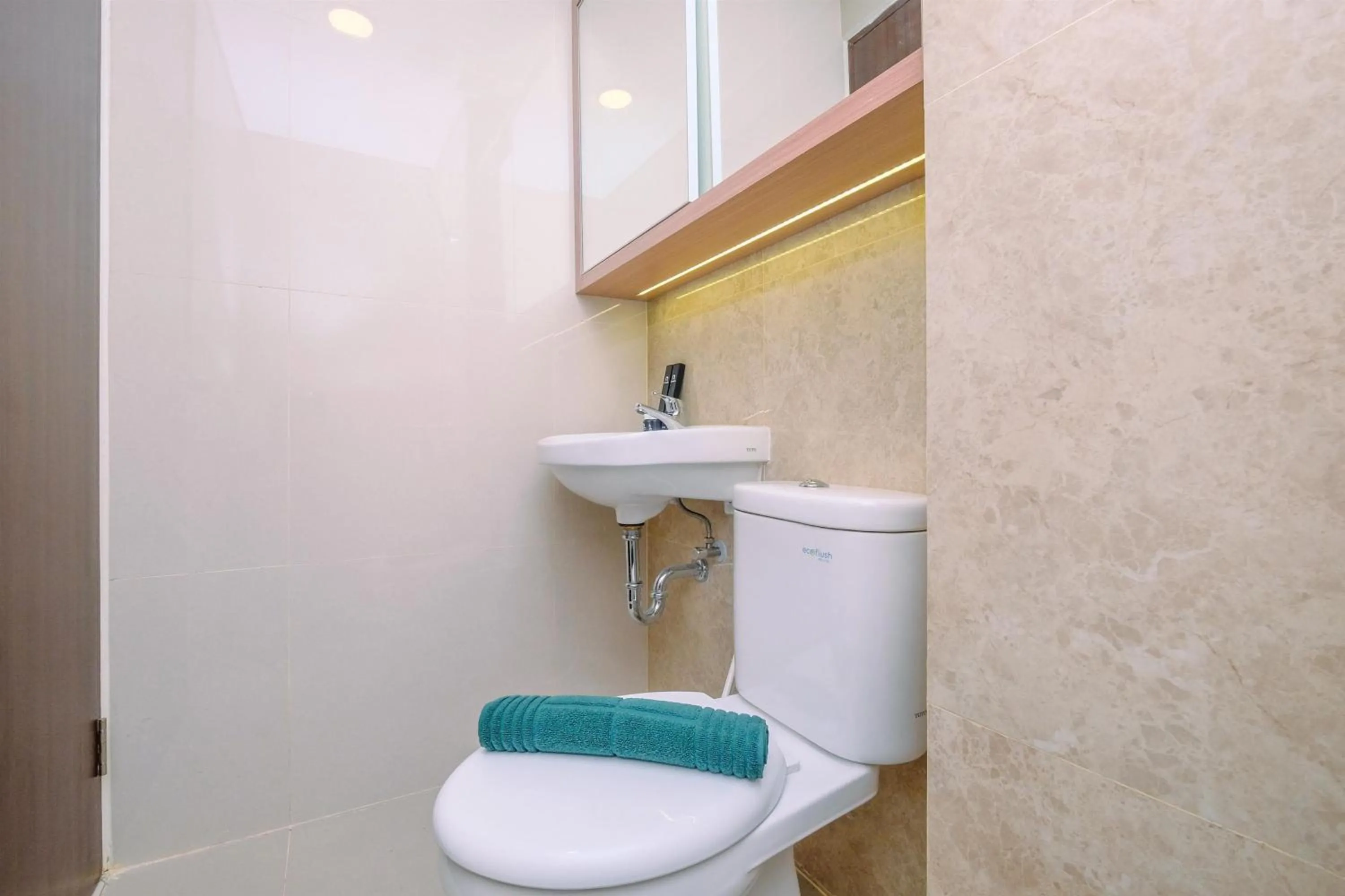 Cozy Studio at Transpark Cibubur Apartment By Travelio