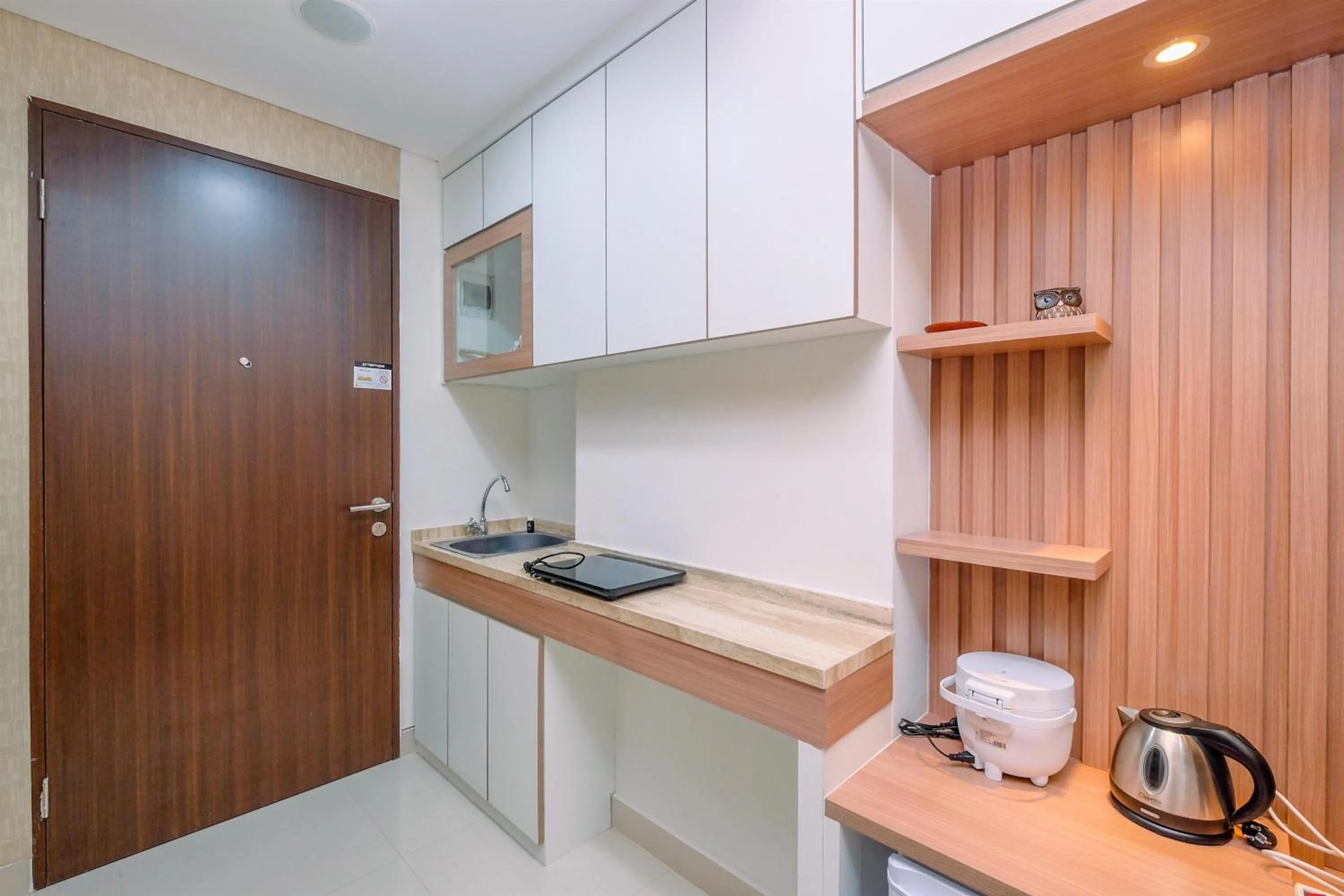 Cozy Studio at Transpark Cibubur Apartment By Travelio