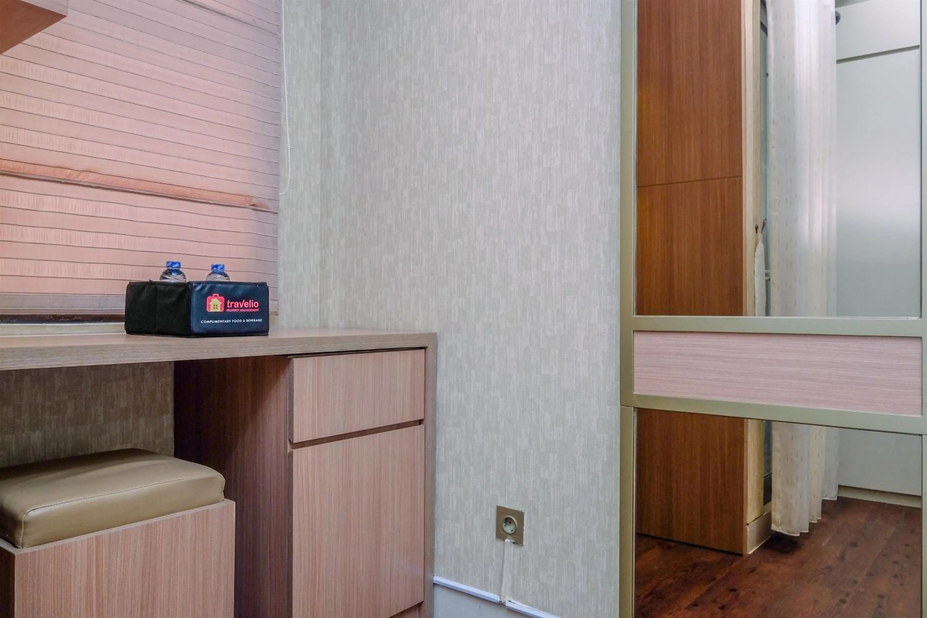Cozy Studio at Transpark Cibubur Apartment By Travelio