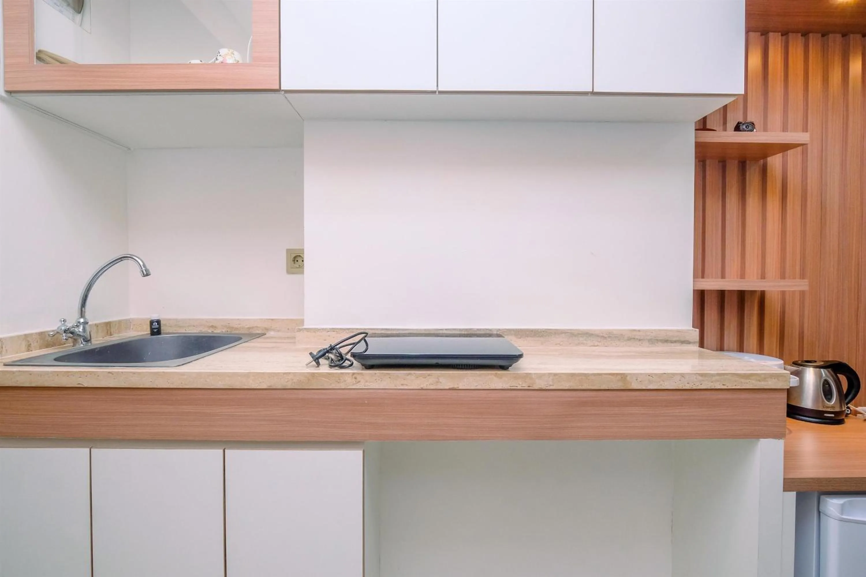 Kitchen or kitchenette in Cozy Studio at Transpark Cibubur Apartment By Travelio