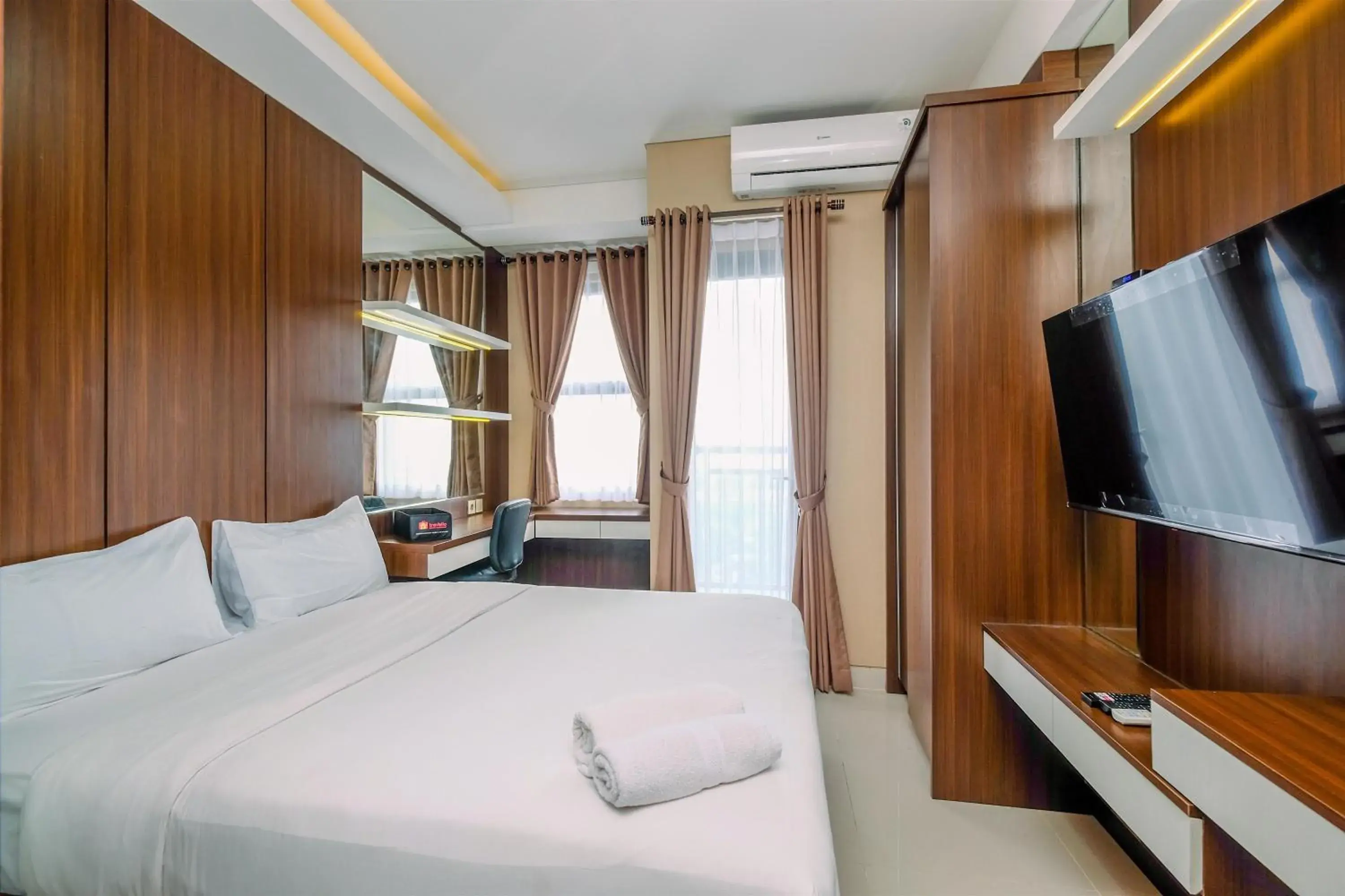 Comfortable and Modern Studio Transpark Cibubur Apartment By Travelio Comfortable and Modern Studio Transpark Cibubur Apartment By Travelio