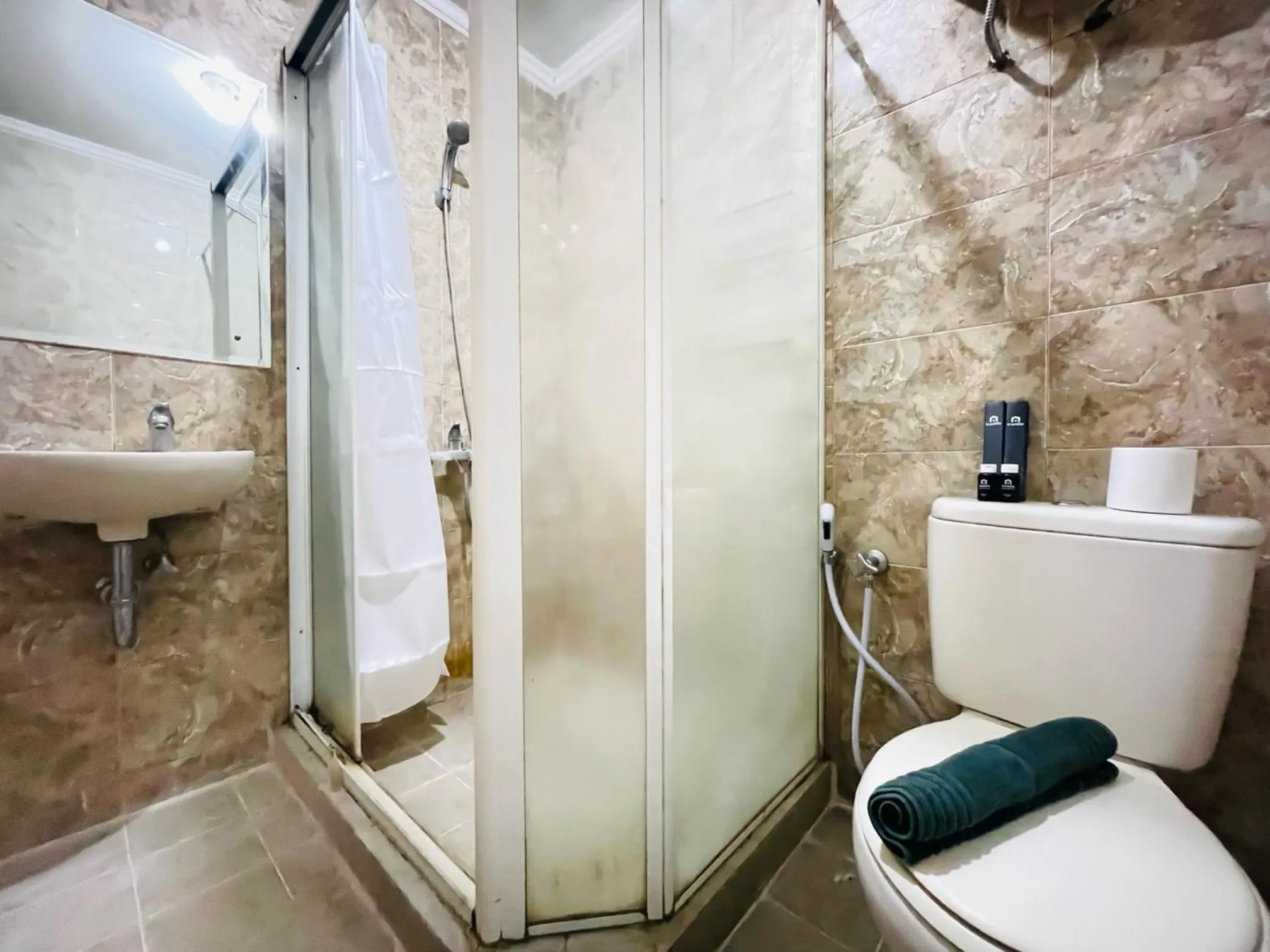 Executive Private 2BR at Galeri Ciumbuleuit 1 Apartement By Travelio