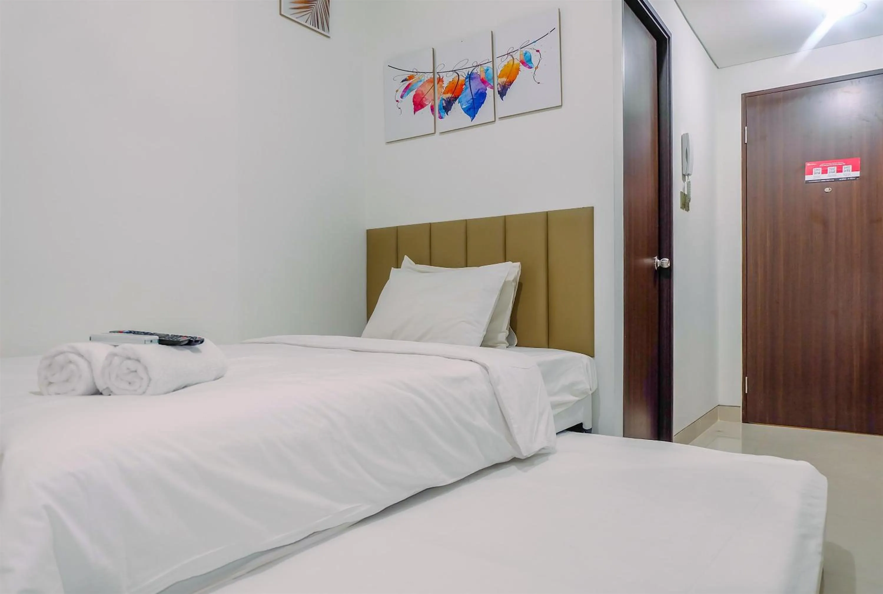 Bedroom, Bed in Simply and Homey Studio Transpark Cibubur Apartment By Travelio