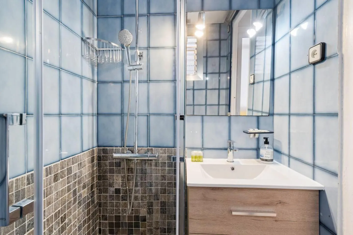 Avenida Gaudí View 2-Min to Sagrada