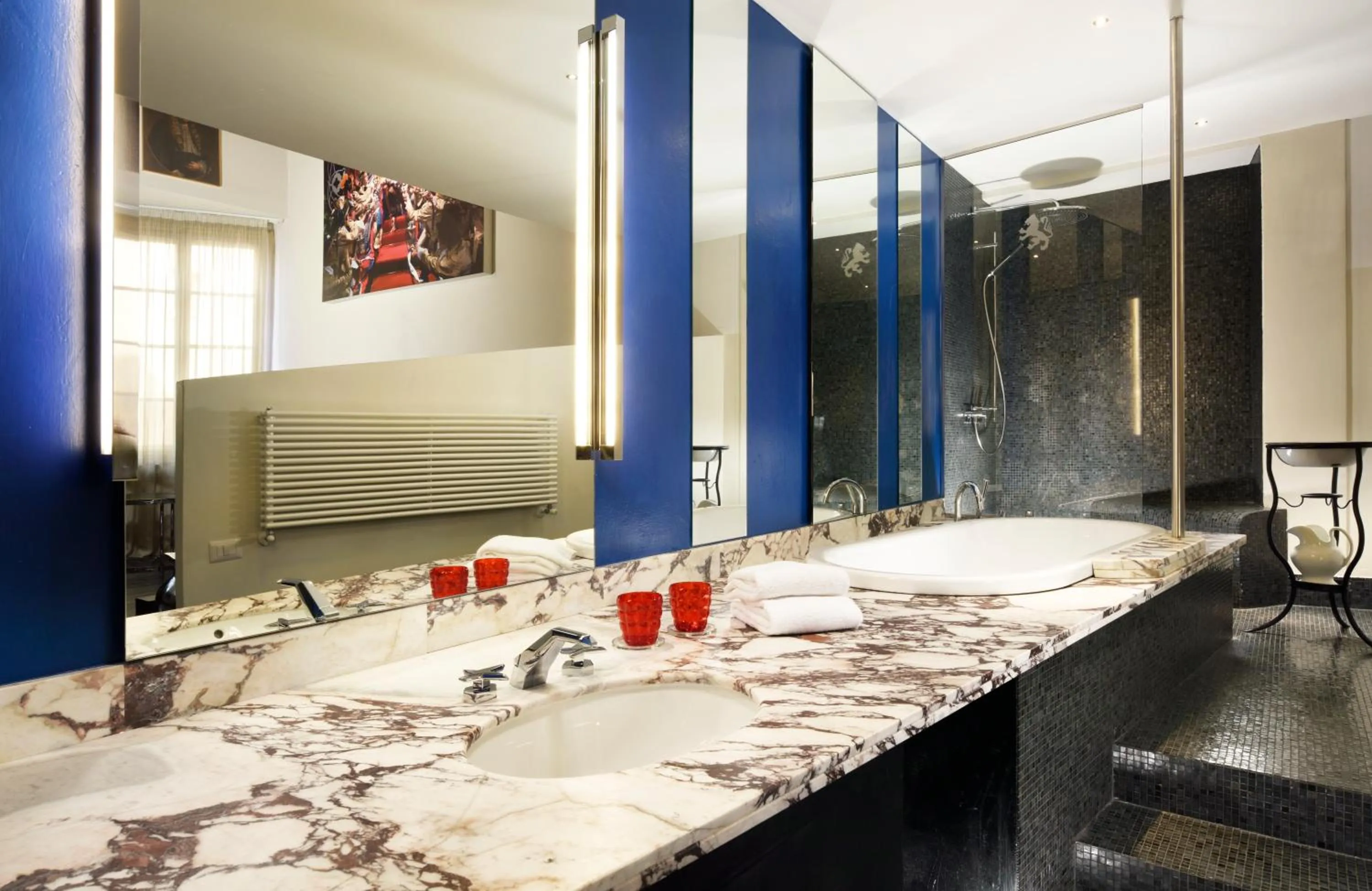 Bathroom in Leone Blu Suites | UNA Esperienze