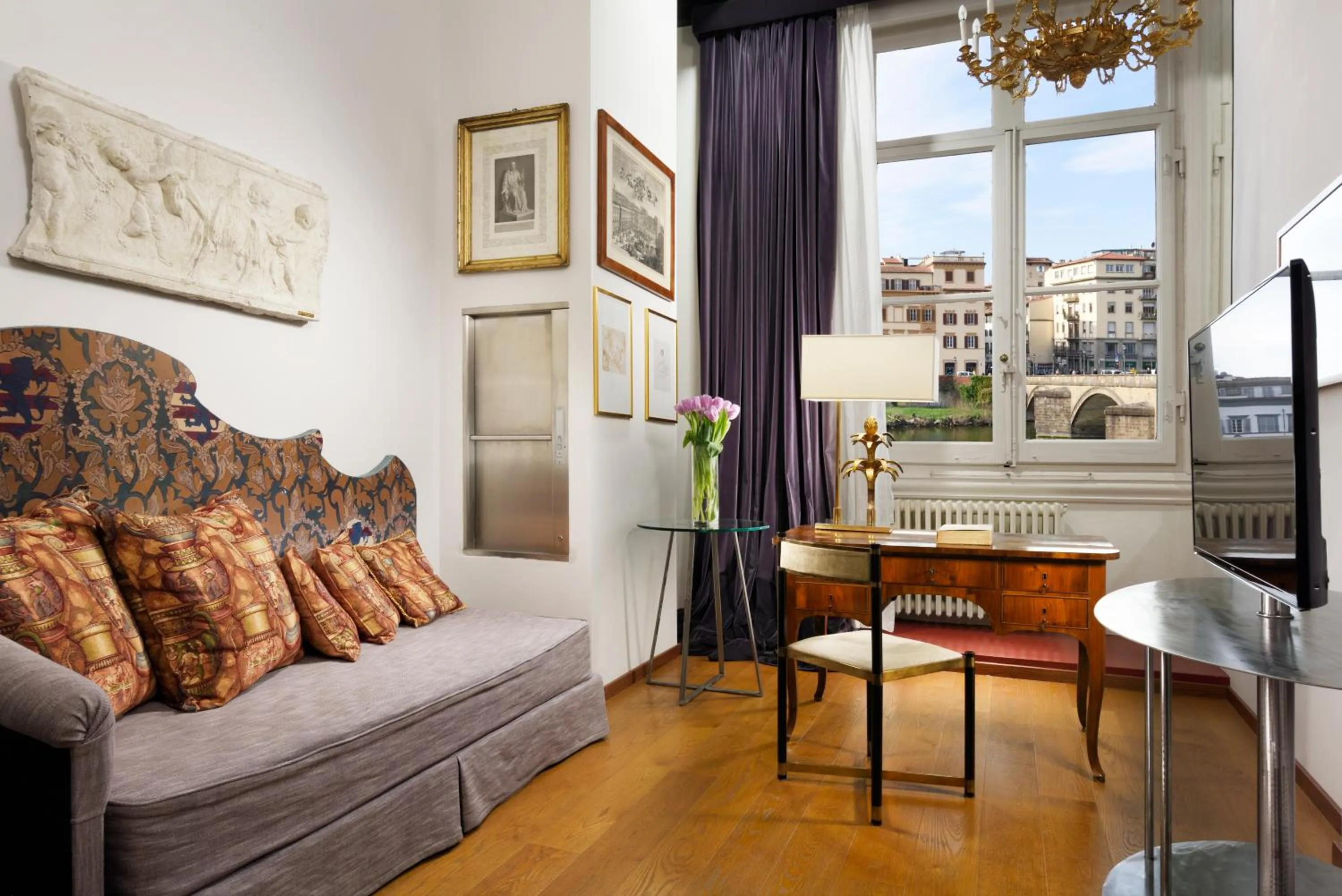 Seating area in Leone Blu Suites | UNA Esperienze