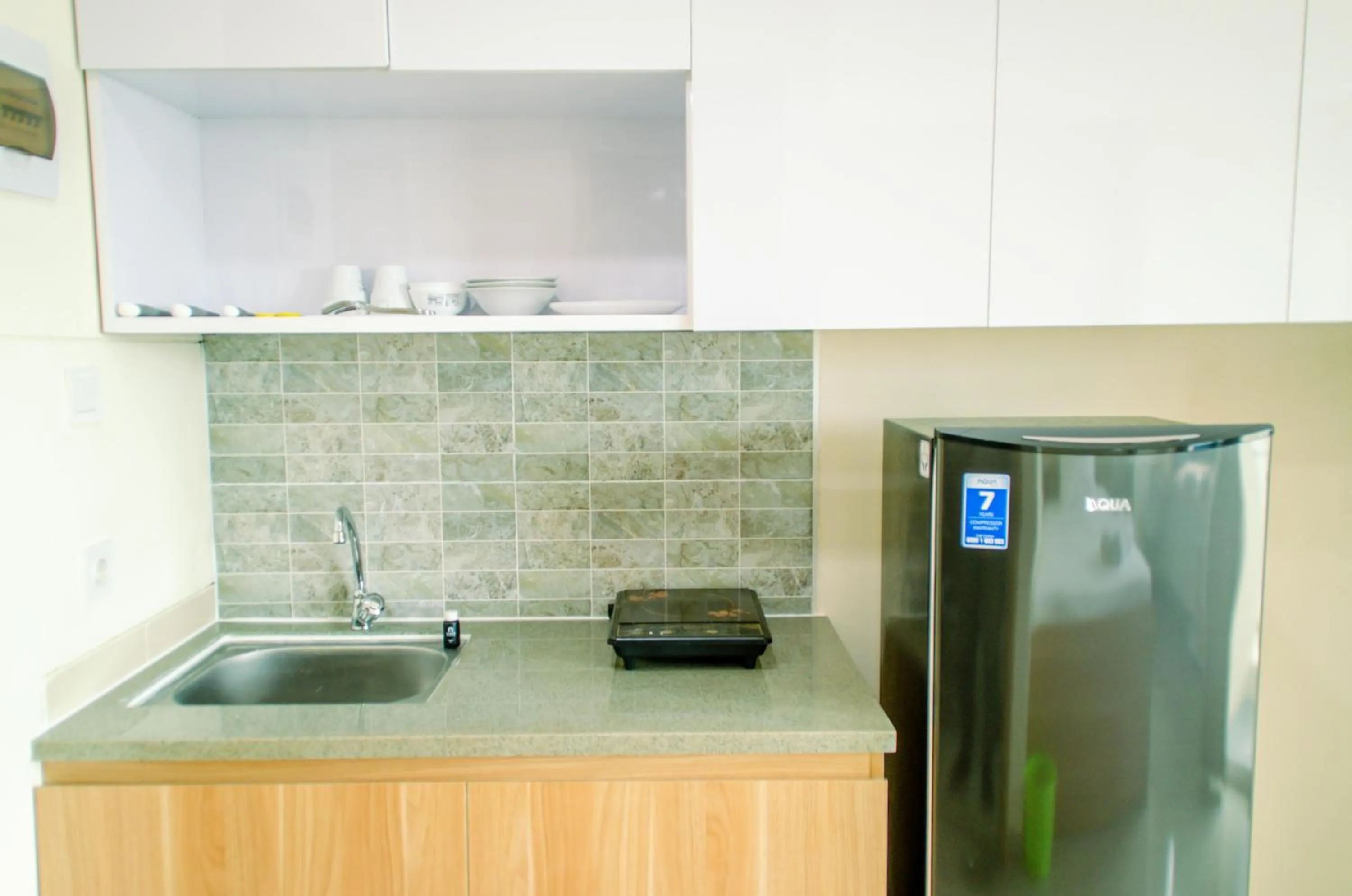 Kitchen or kitchenette in Cozy and Nice Studio at Apartment B Residence By Travelio