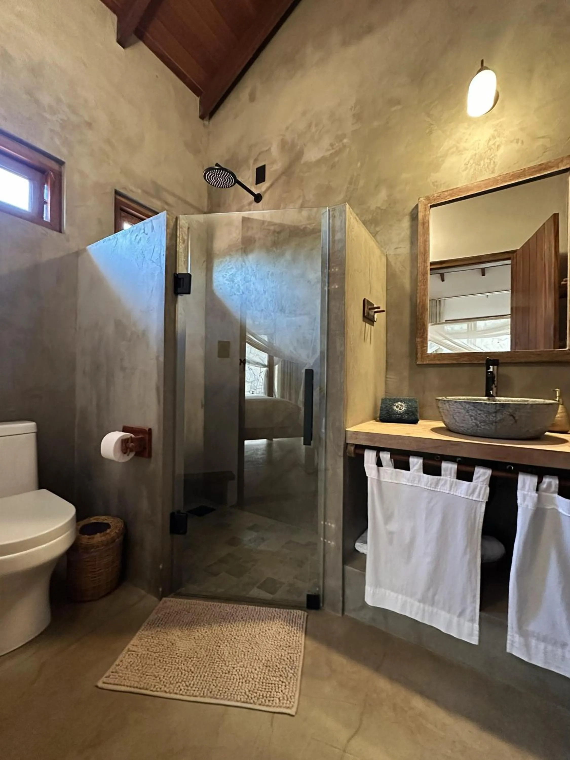 Shower in Vila Inca