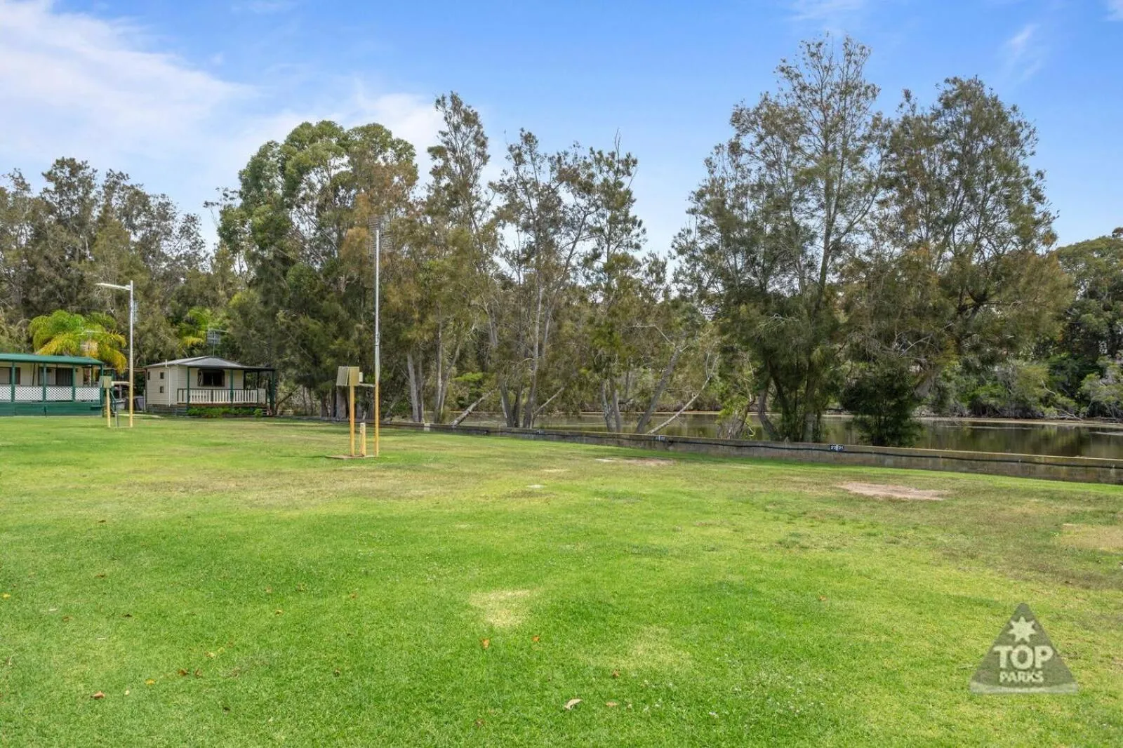 Pleasurelea Tourist Resort & Caravan Park