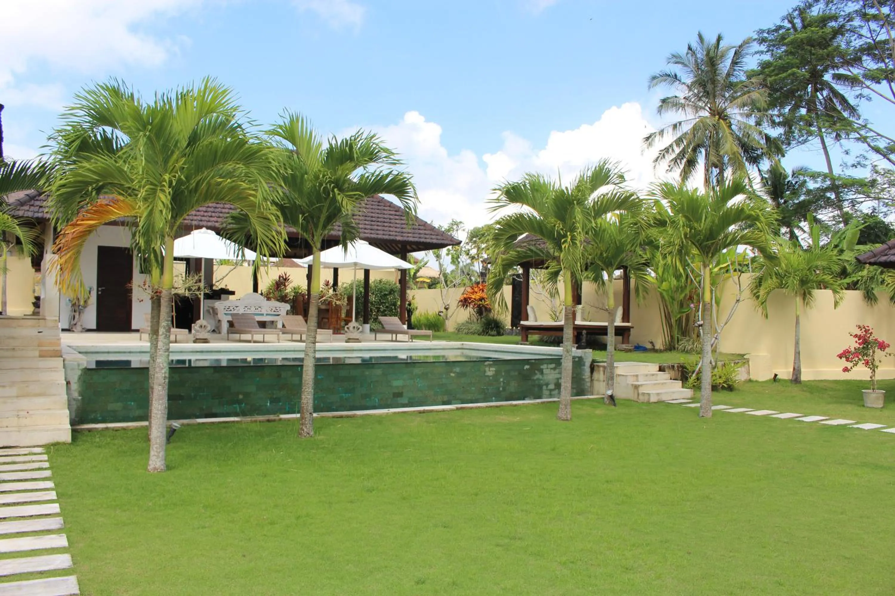 Garden view in Uma Kama Villa