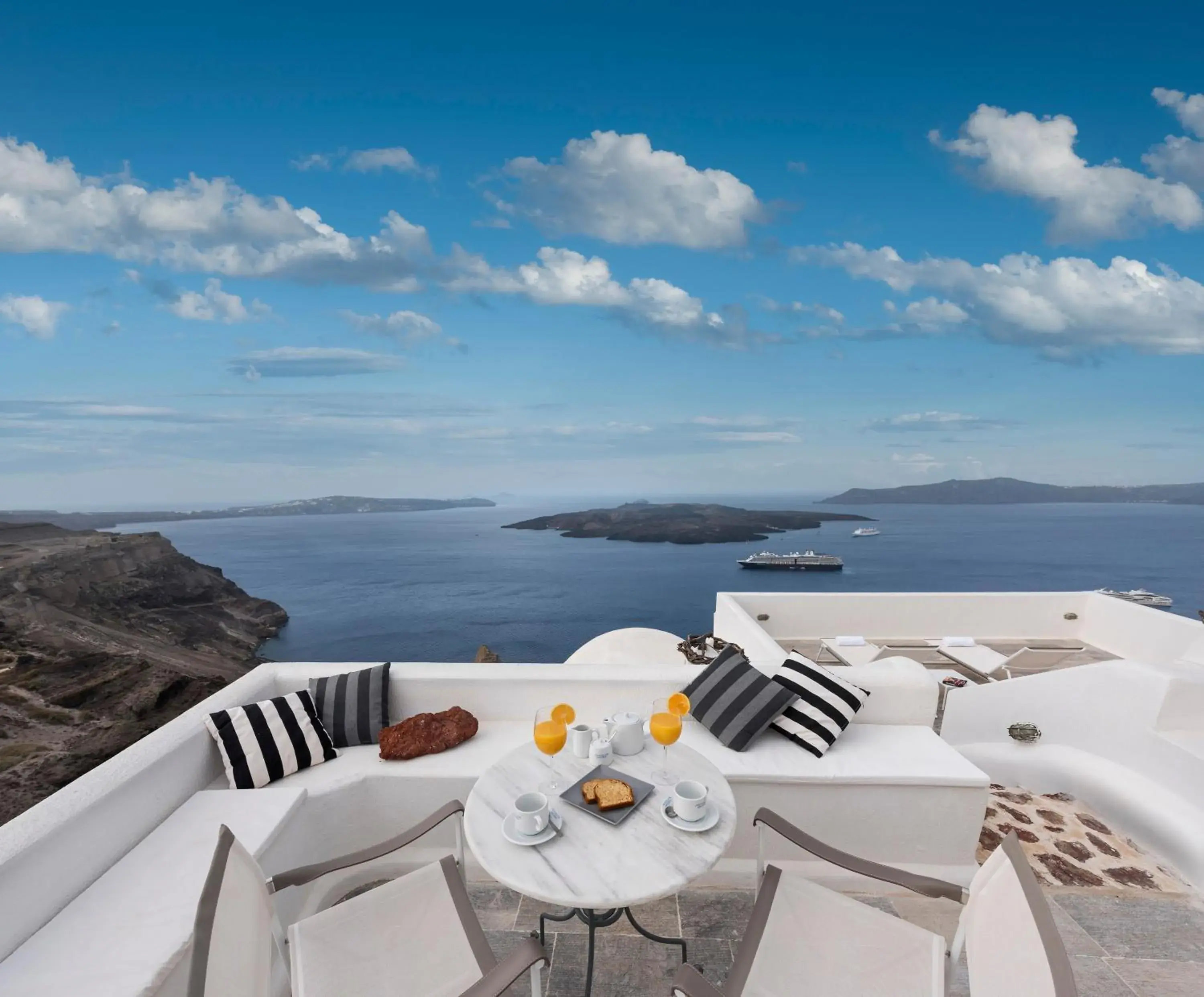 Exclusive Infinity Suite in Aigialos Luxury Traditional Settlement Exclusive Infinity Suite in Aigialos Luxury Traditional Settlement