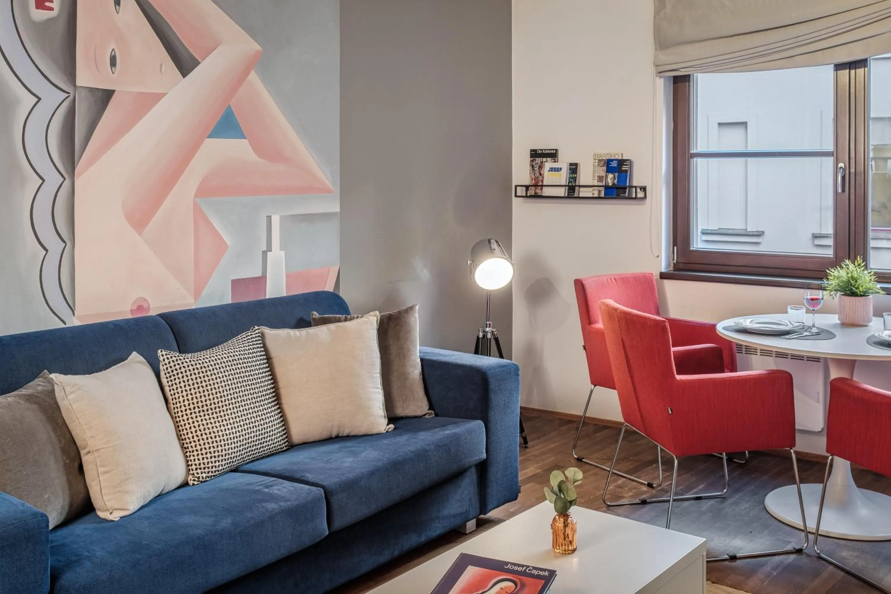 Seating area in 4 Arts Apartments by Adrez