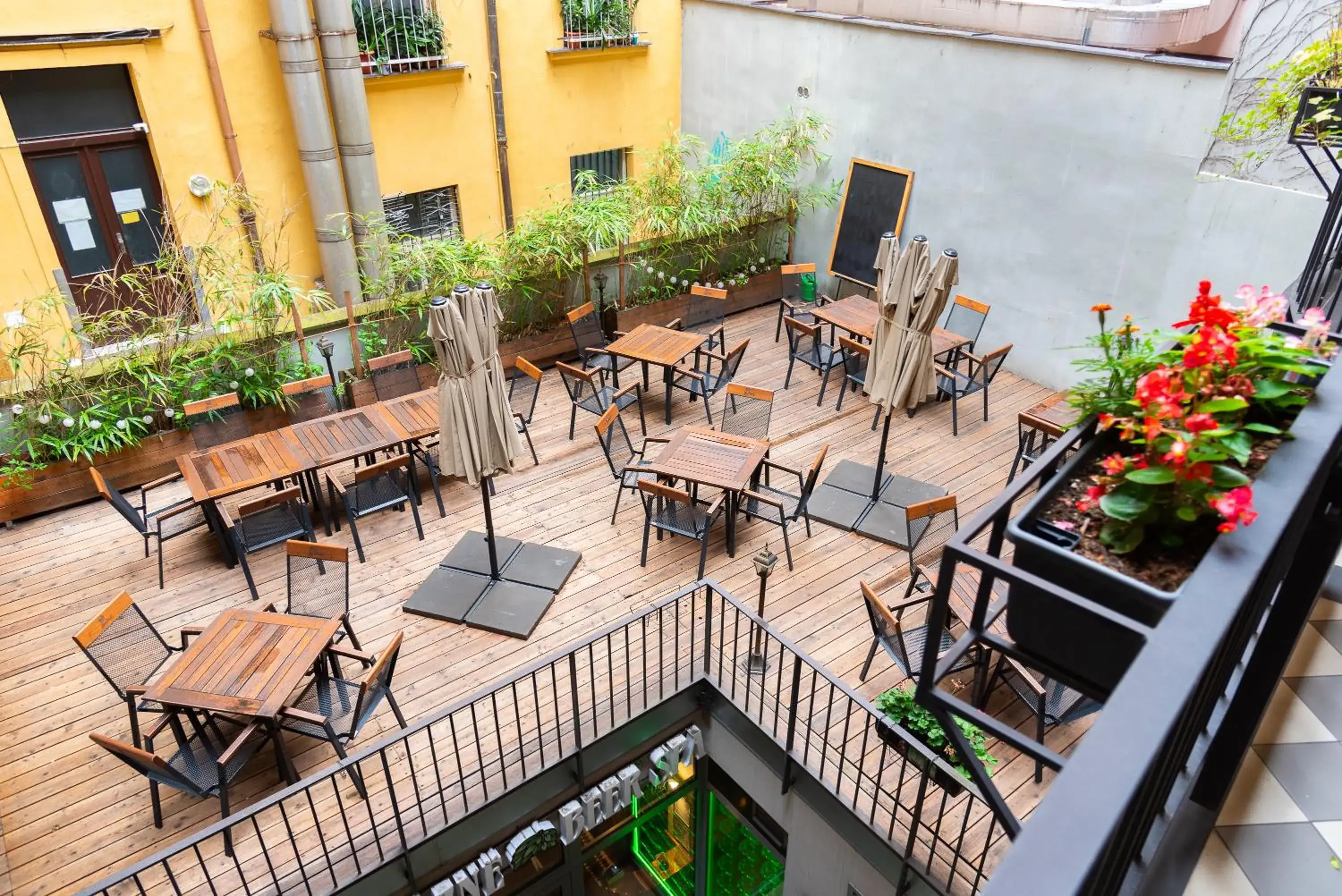 Inner courtyard view in 4 Arts Apartments by Adrez Inner courtyard view in 4 Arts Apartments by Adrez