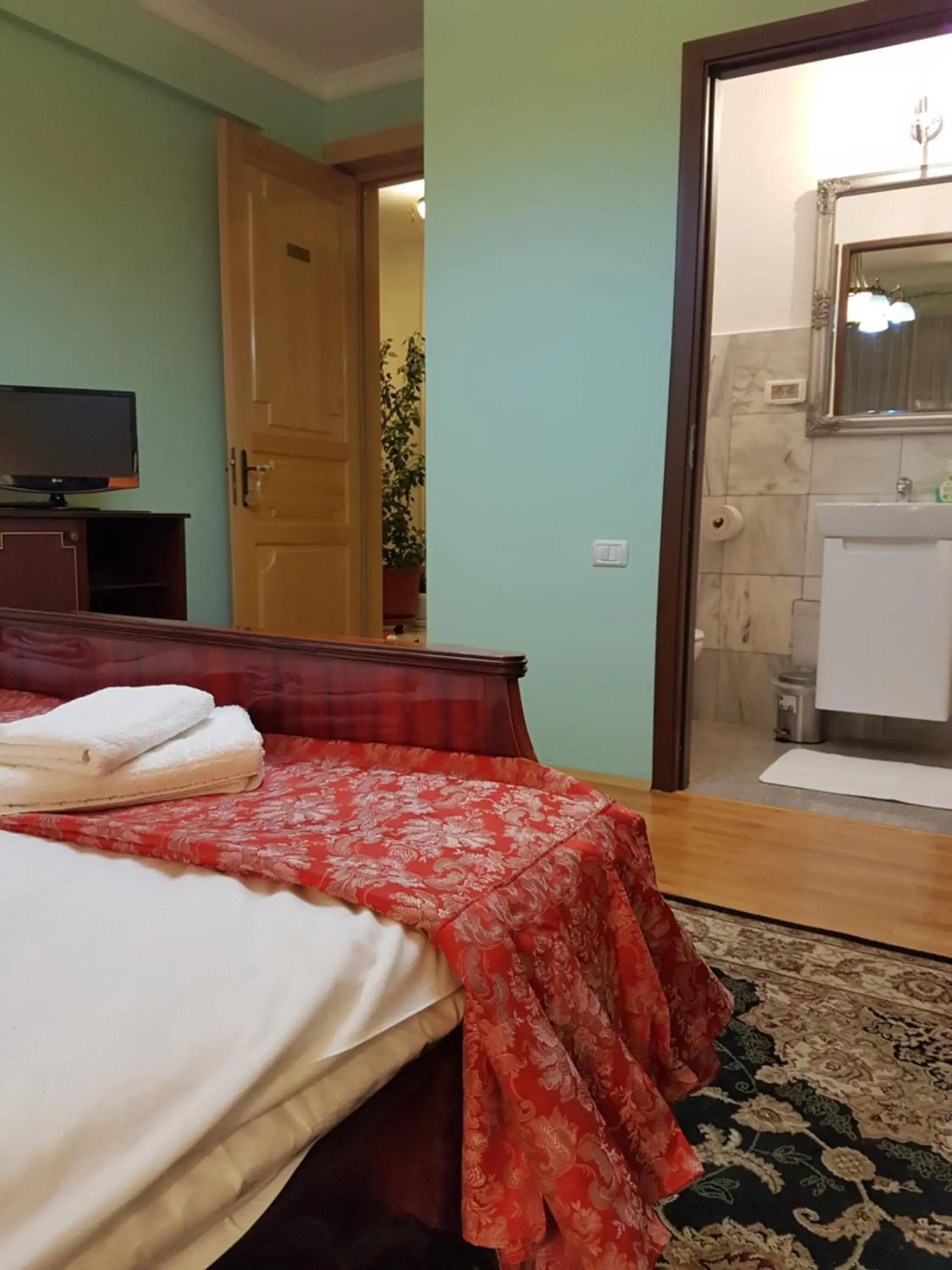 Paris Double Room in Bucharest Boutique Accommodation by Hotels Paris Double Room in Bucharest Boutique Accommodation by Hotels