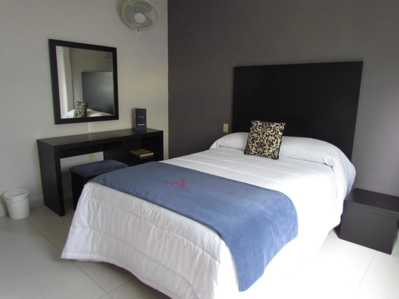 Photo of the whole room, Bed in Hotel HAUS Express