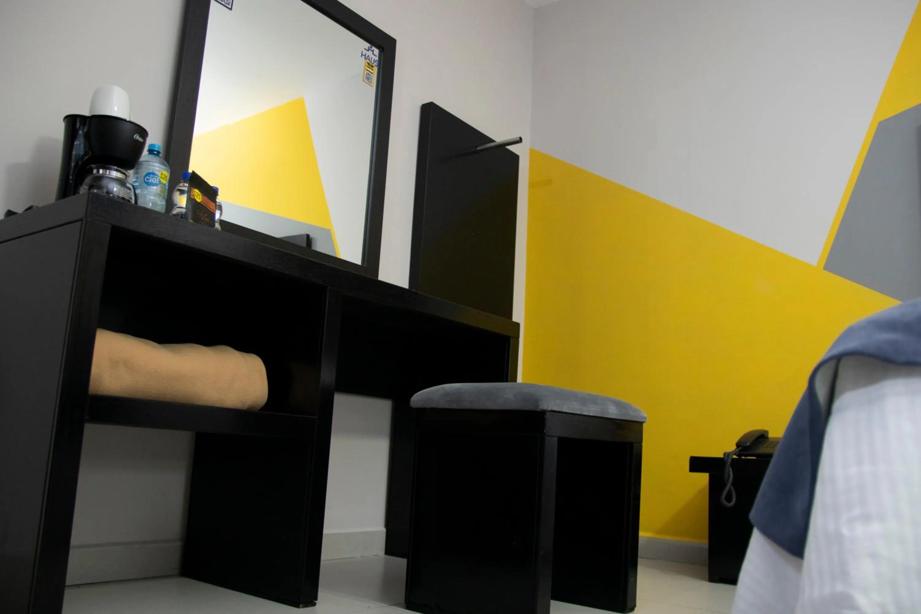 hair dresser, Bed in Hotel HAUS Express