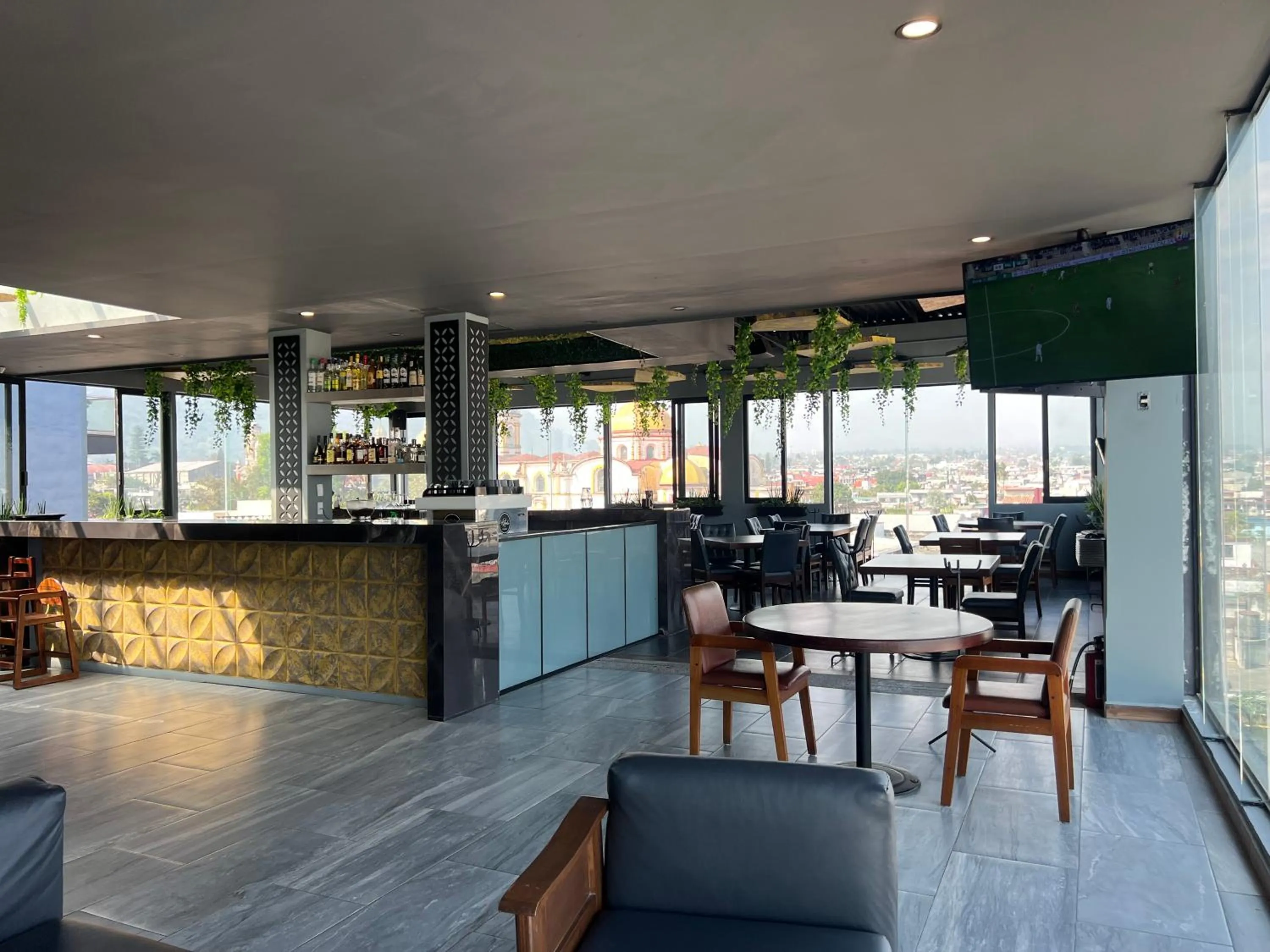 Restaurant/places to eat in Hotel HAUS Express