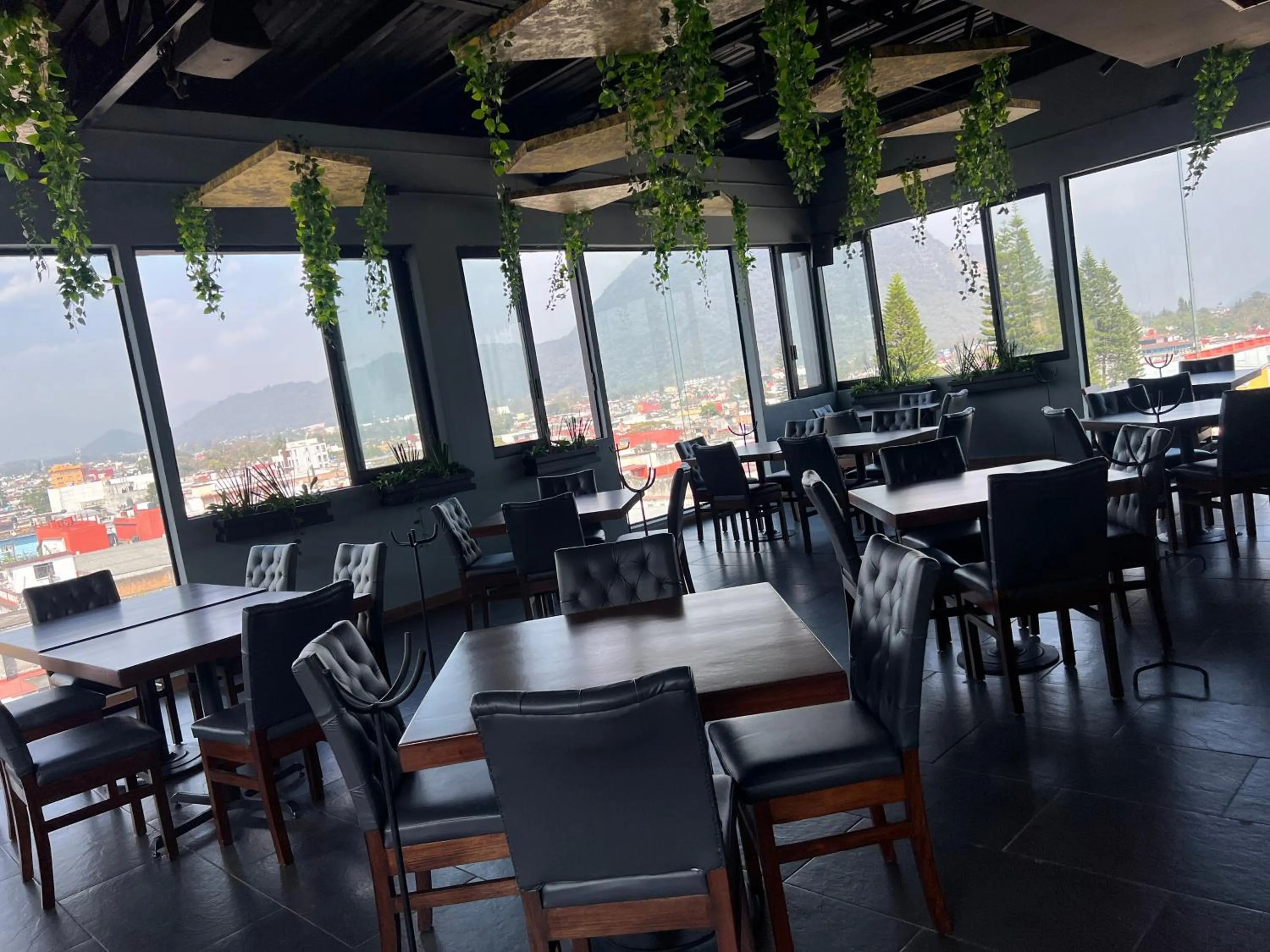 Restaurant/places to eat in Hotel HAUS Express