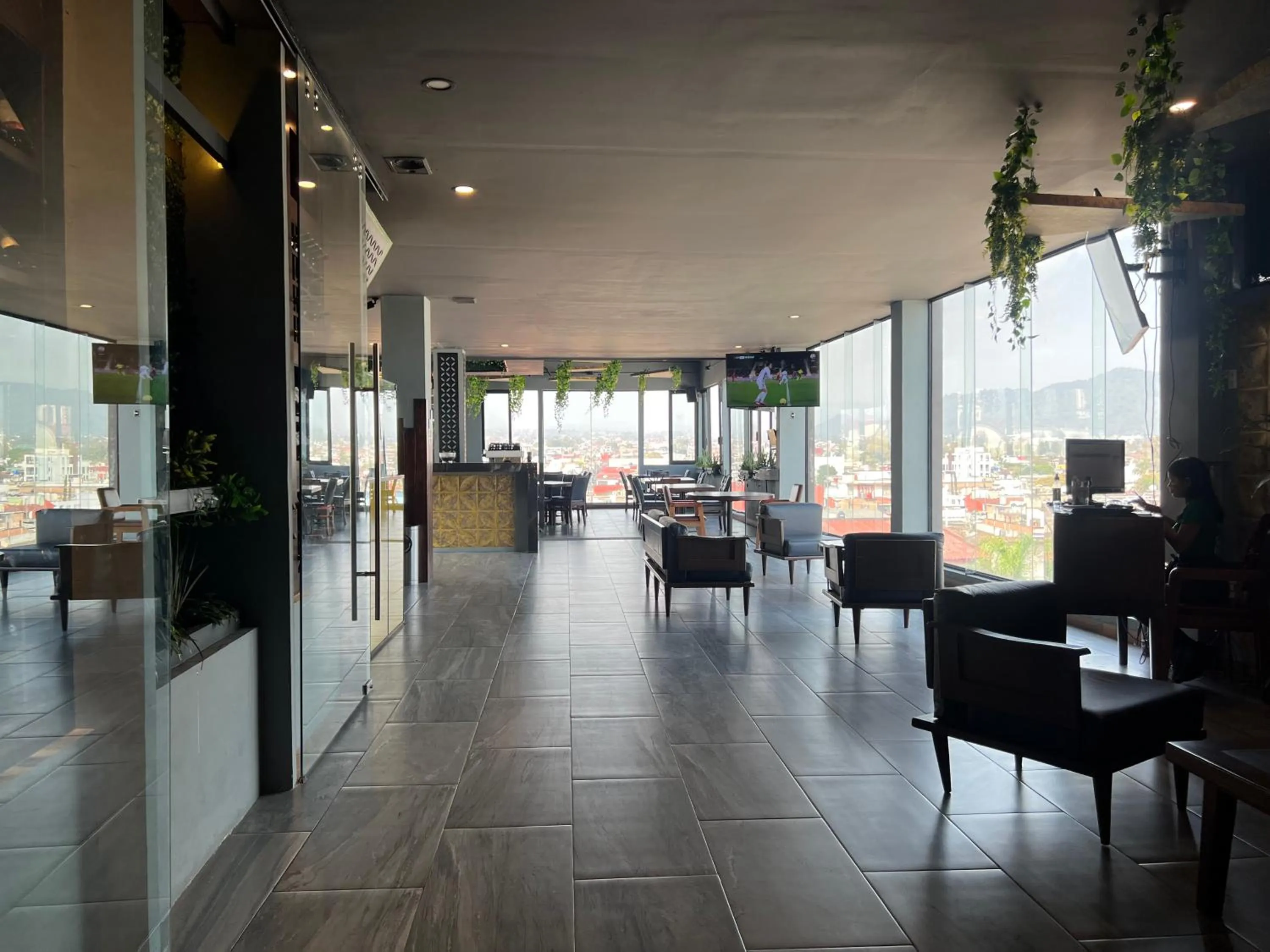 Restaurant/places to eat in Hotel HAUS Express