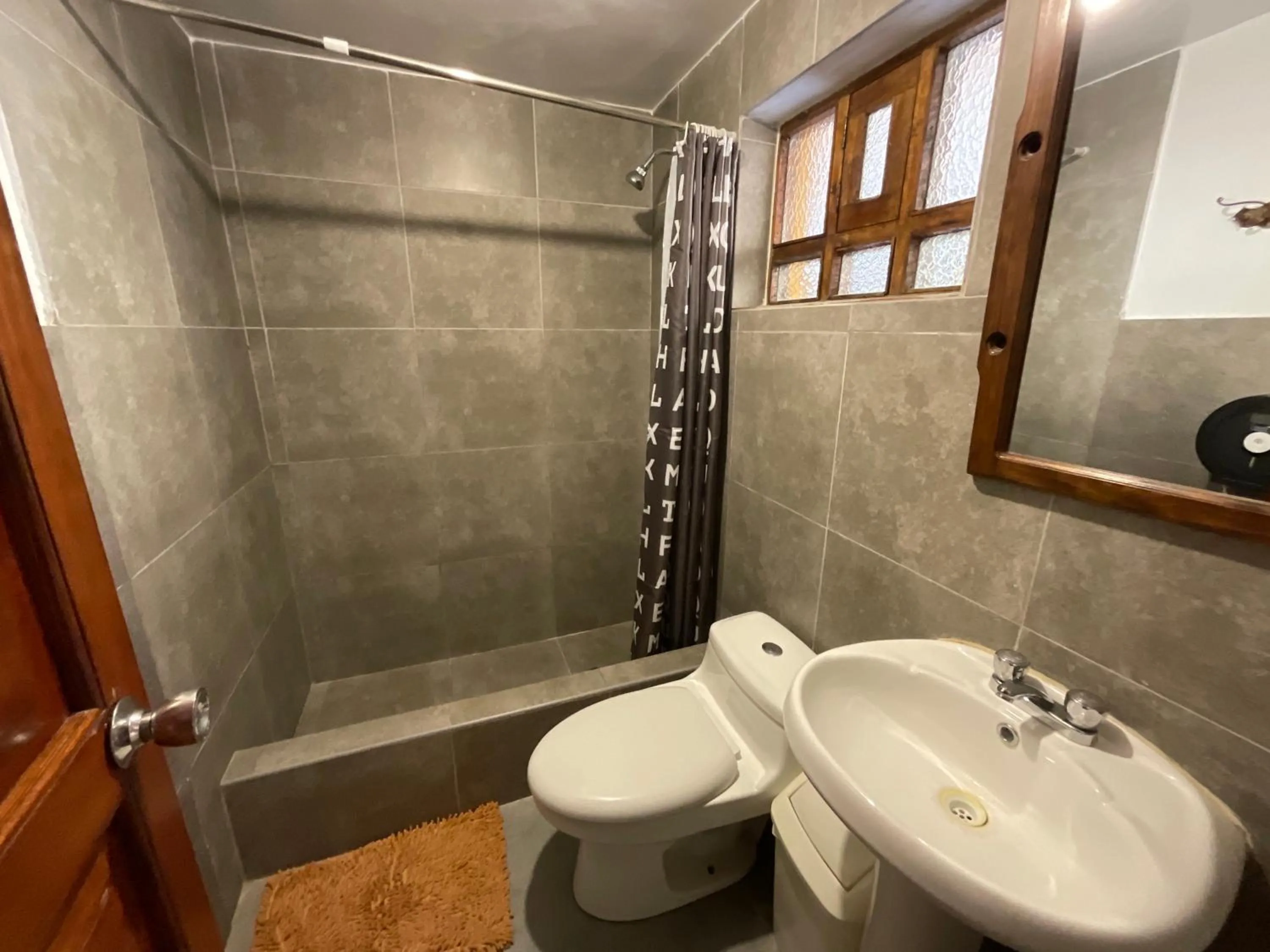 Shower in La Casa de Zarela