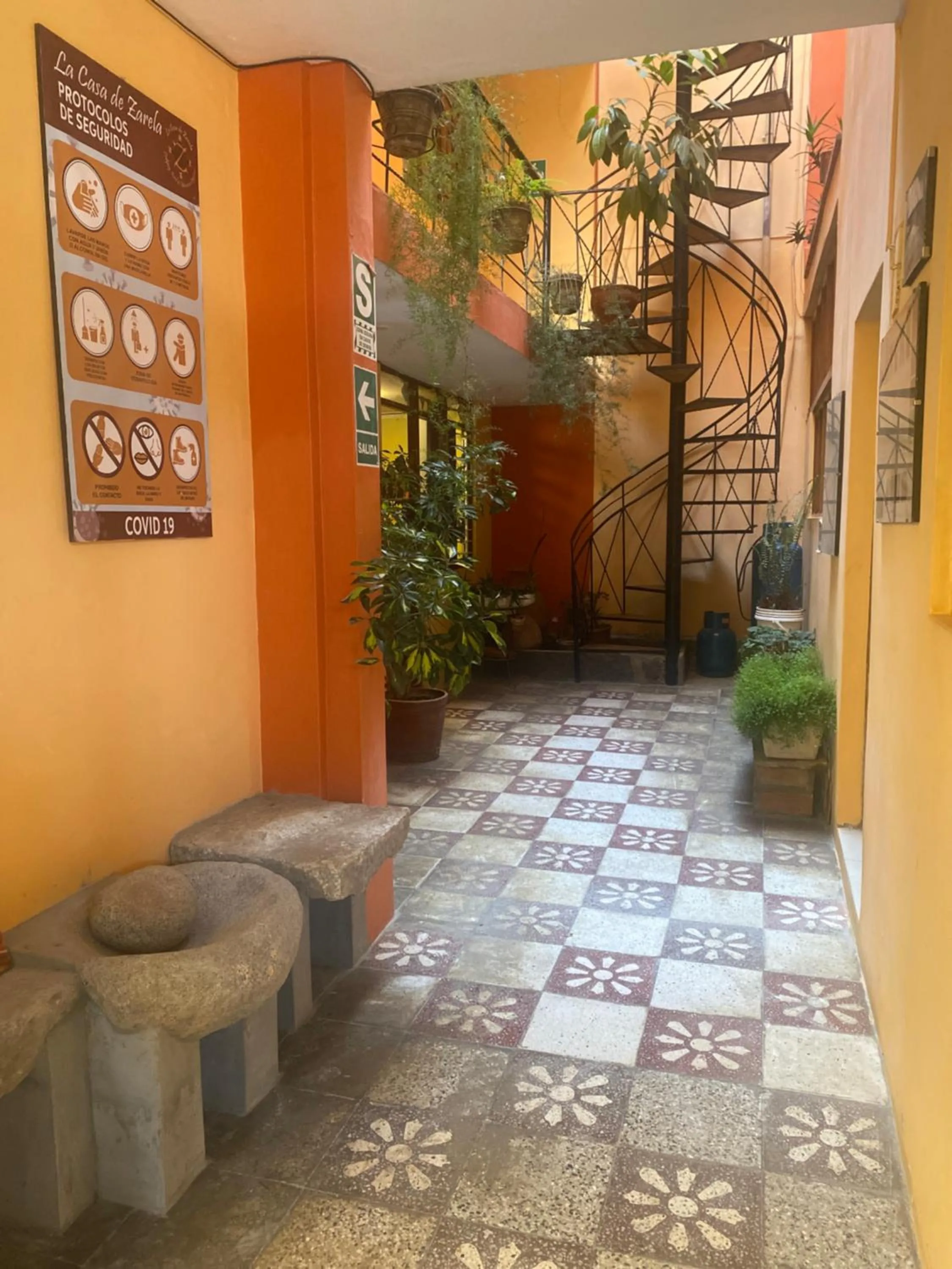 Property building in La Casa de Zarela