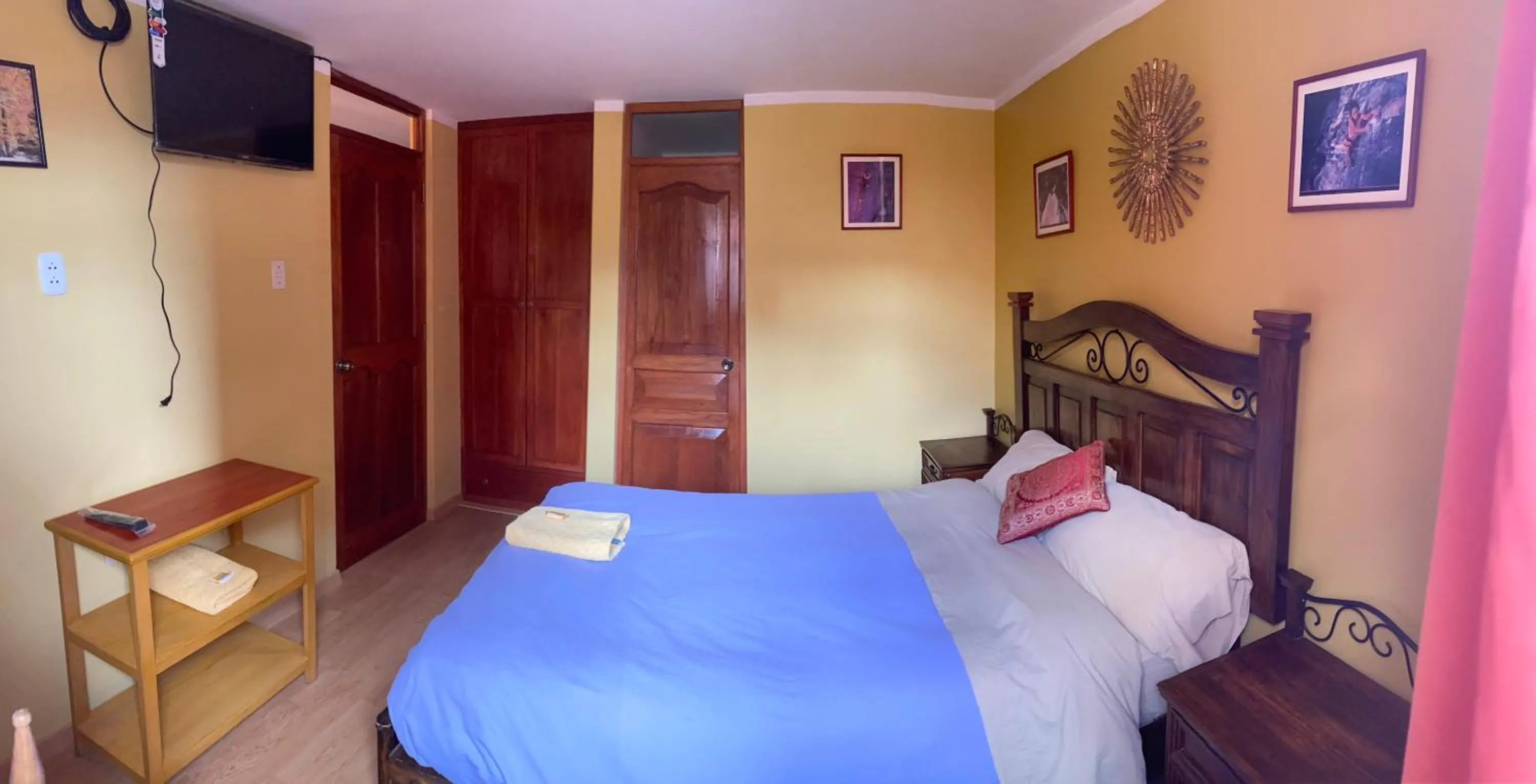 Photo of the whole room, Bed in La Casa de Zarela