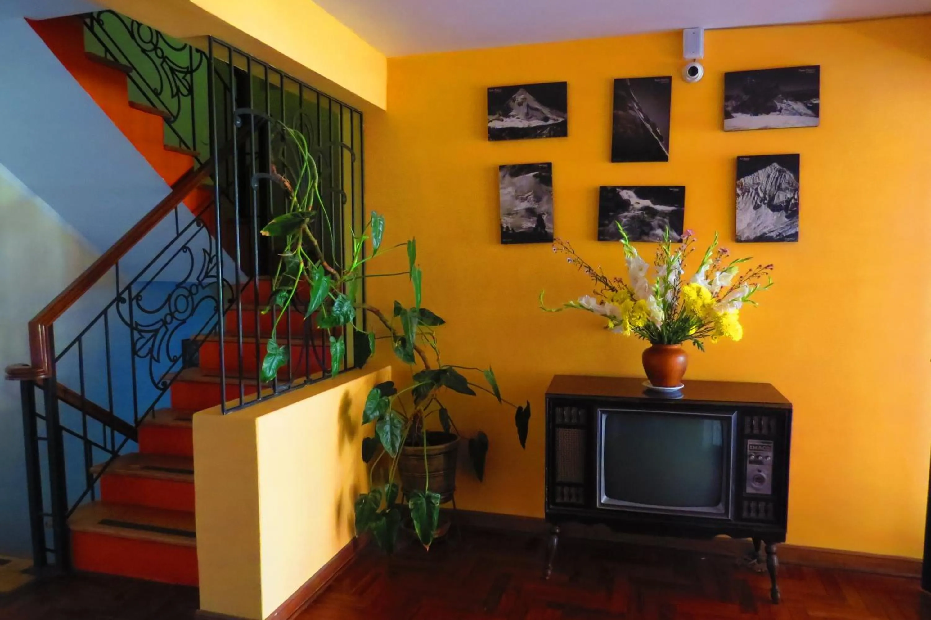 Property building in La Casa de Zarela