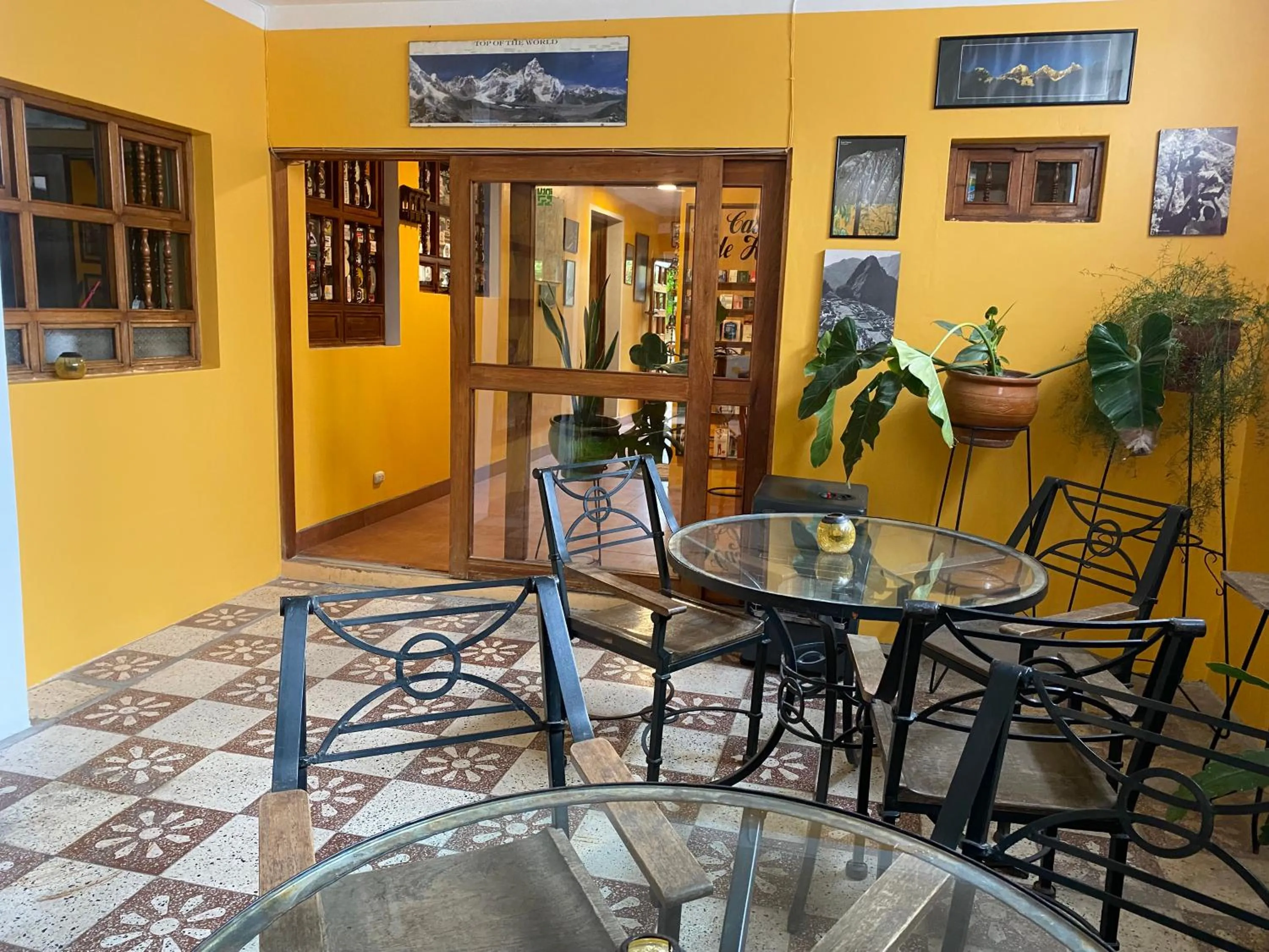 Property building in La Casa de Zarela