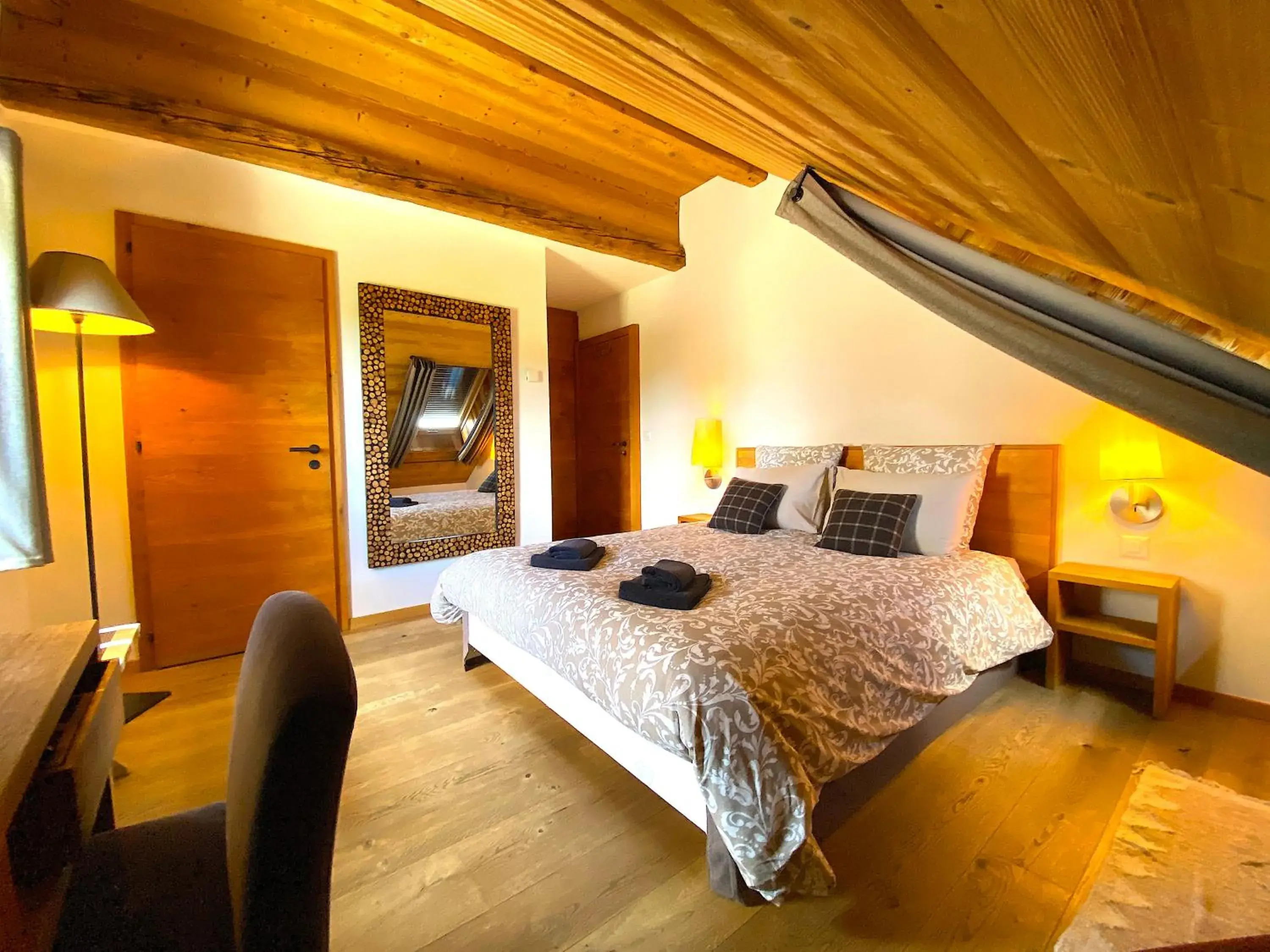 King Room with Lake View - single occupancy in Auberge de l'Union King Room with Lake View - single occupancy in Auberge de l'Union