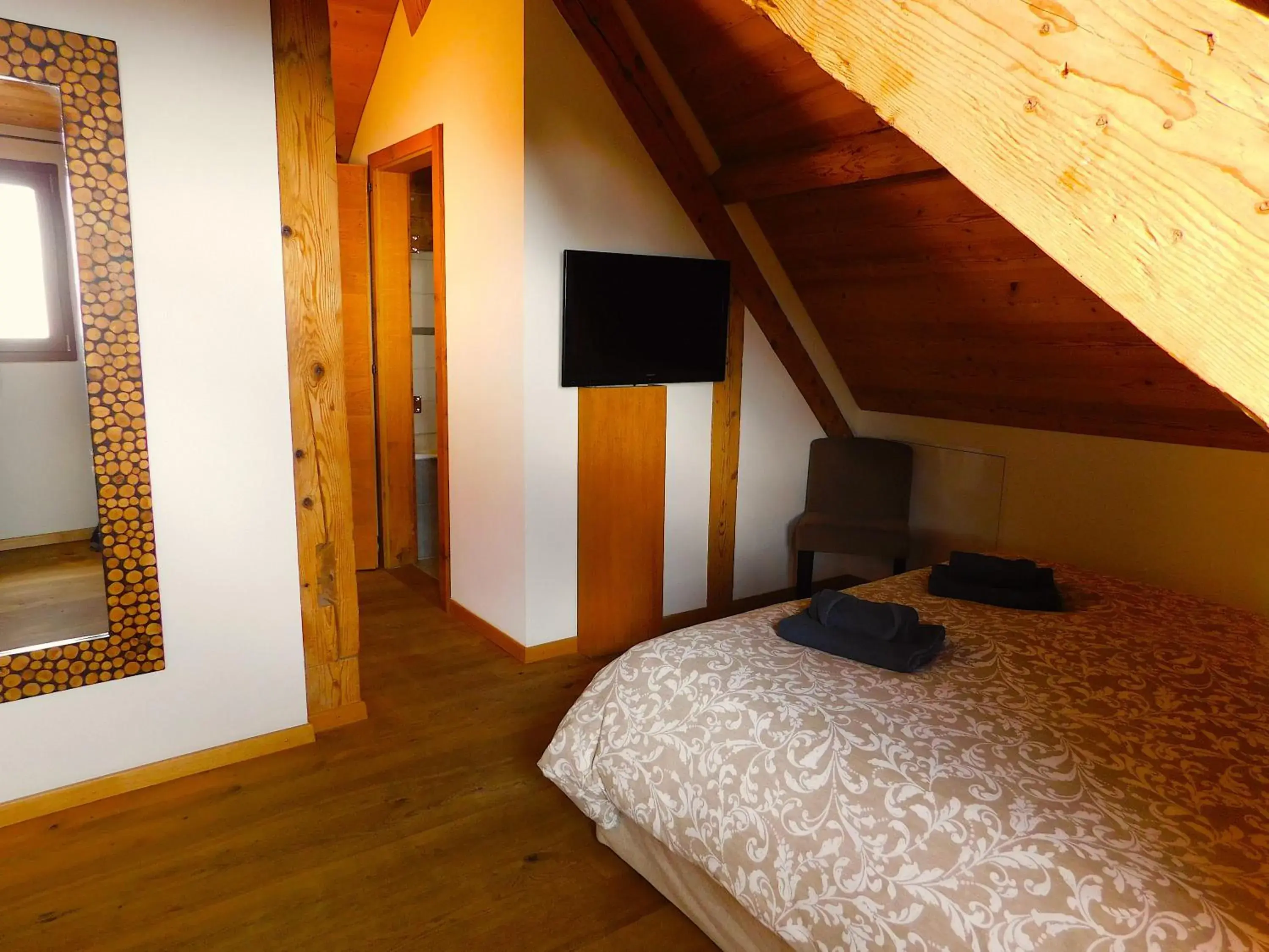 Double Room with Mountain View in Auberge de l'Union Double Room with Mountain View in Auberge de l'Union