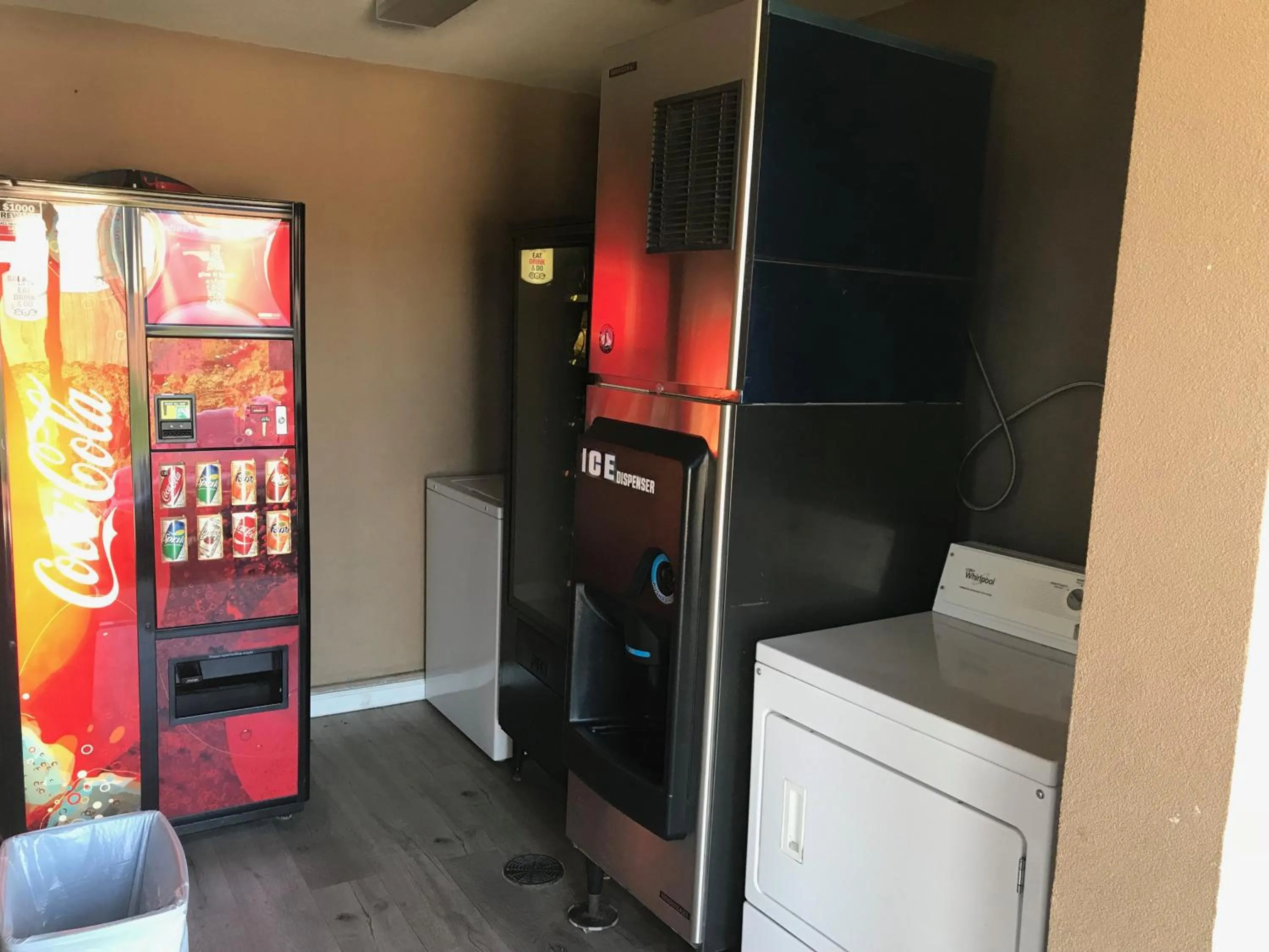 Other in Paradise Inn & Suites