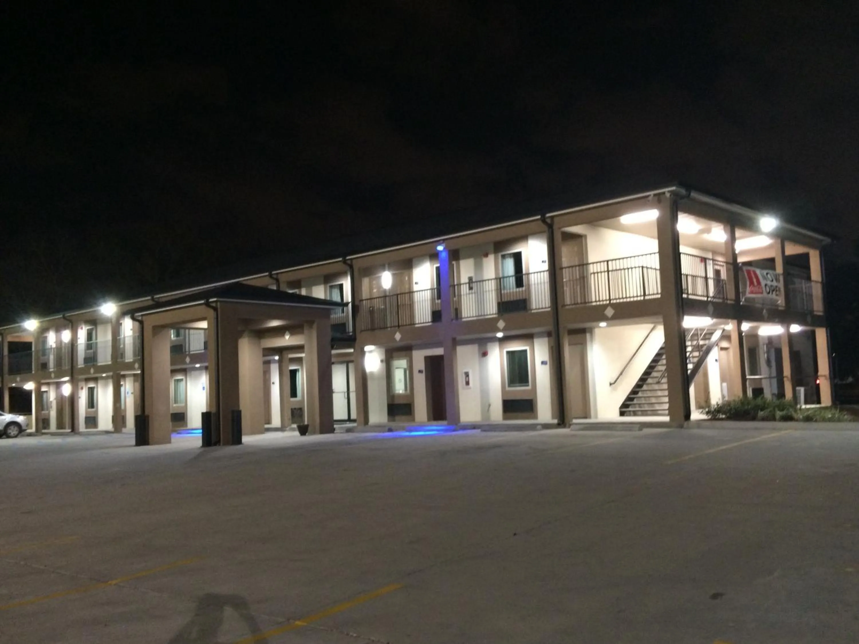 Facade/entrance in Paradise Inn & Suites