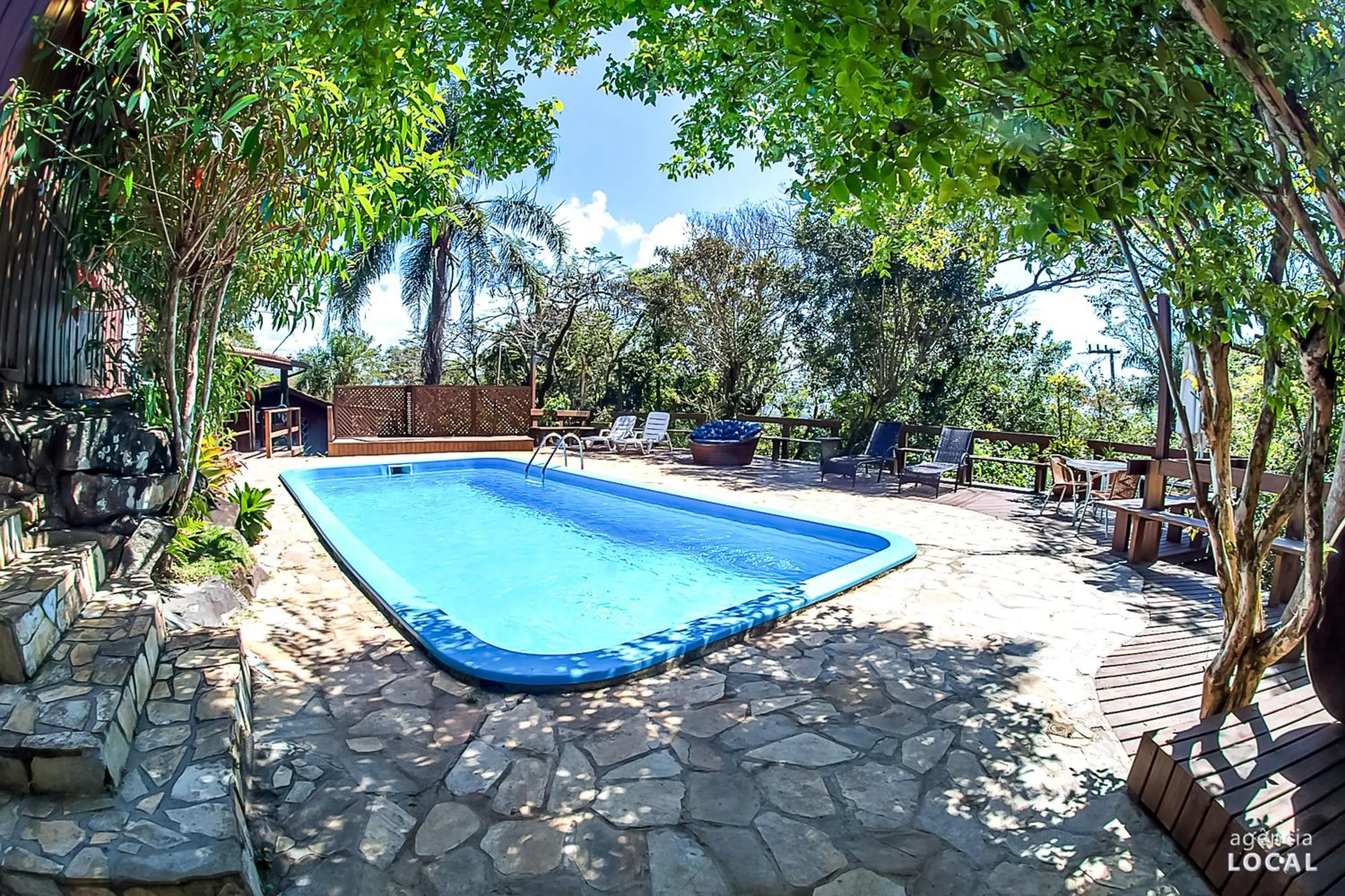 Swimming pool in Pousada Rosa