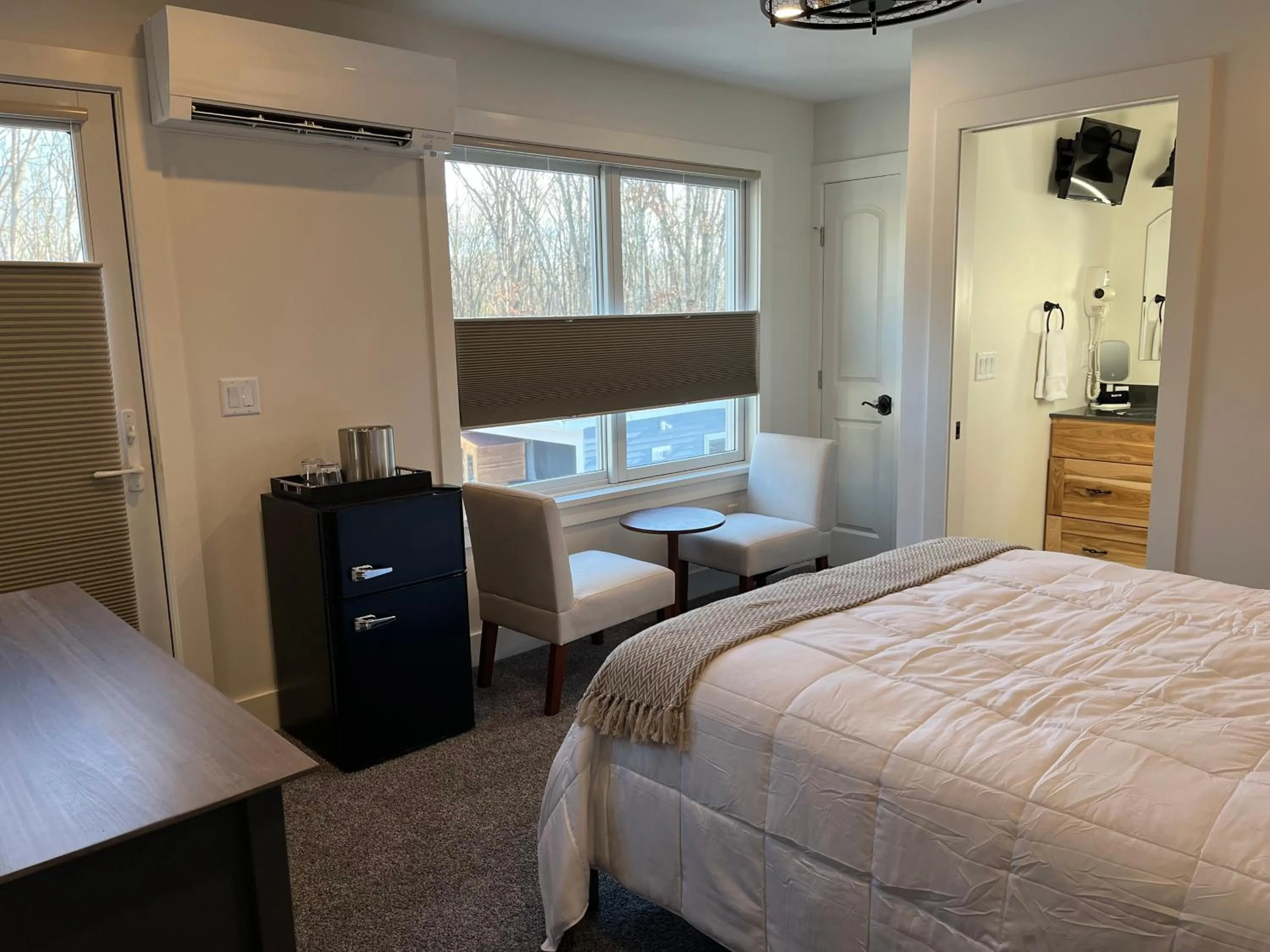 Bed in Four Seasons For Fun Bed & Breakfast