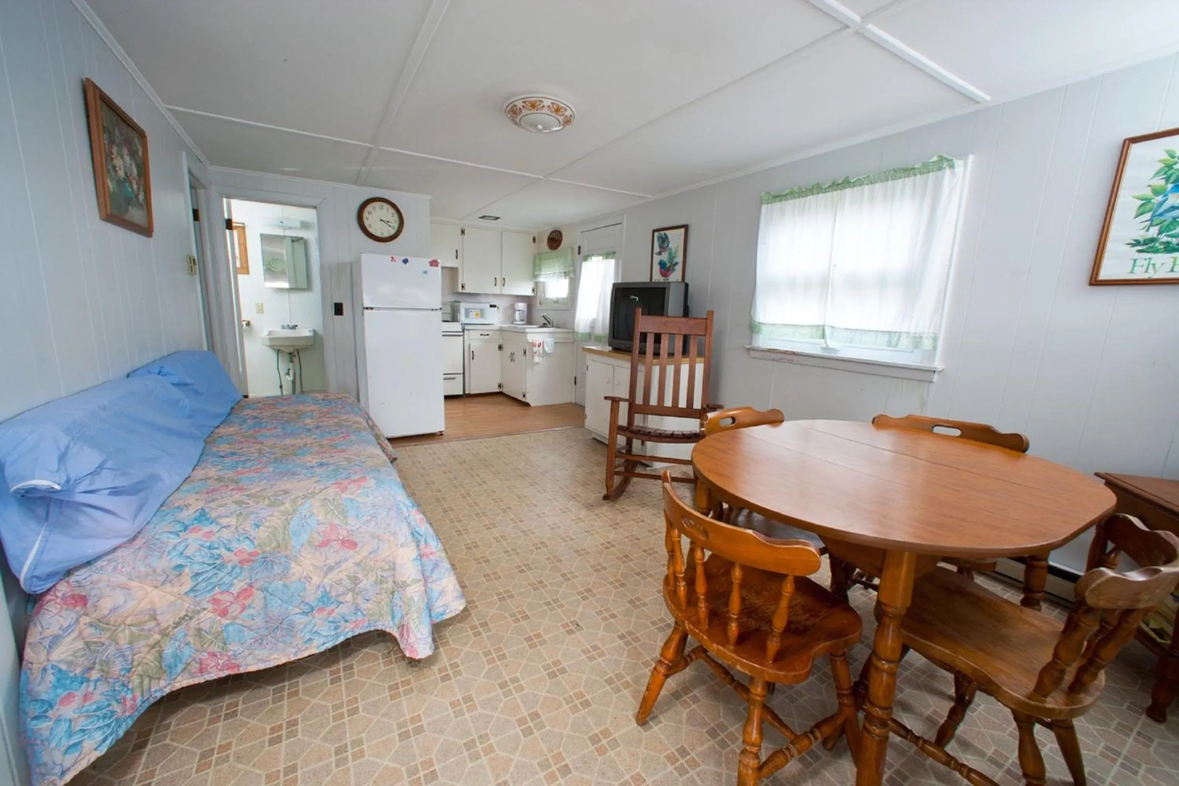 Living room in Crest Motel