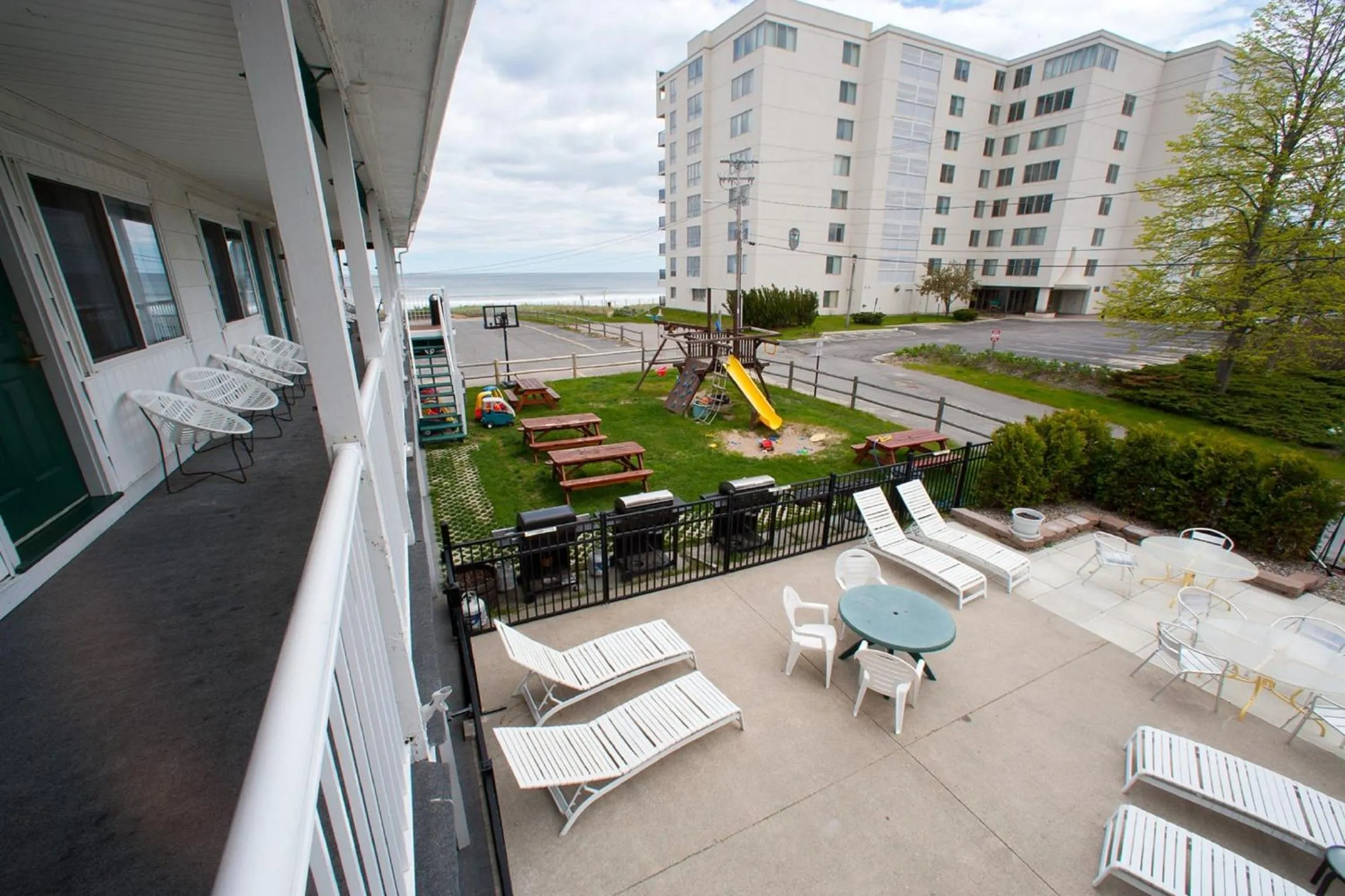 Area and facilities in Crest Motel