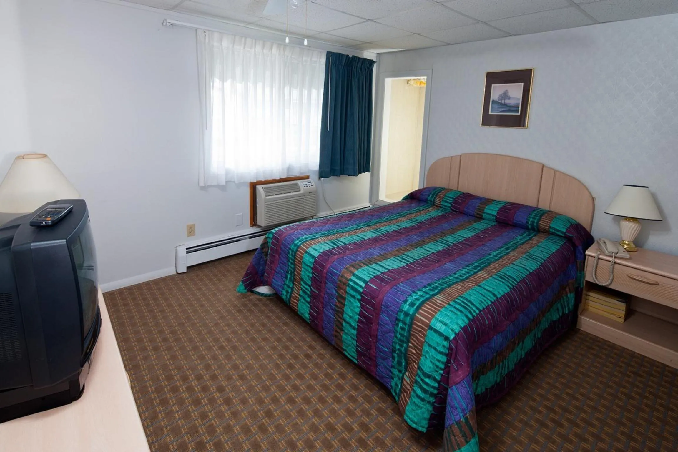 Bedroom, Bed in Crest Motel