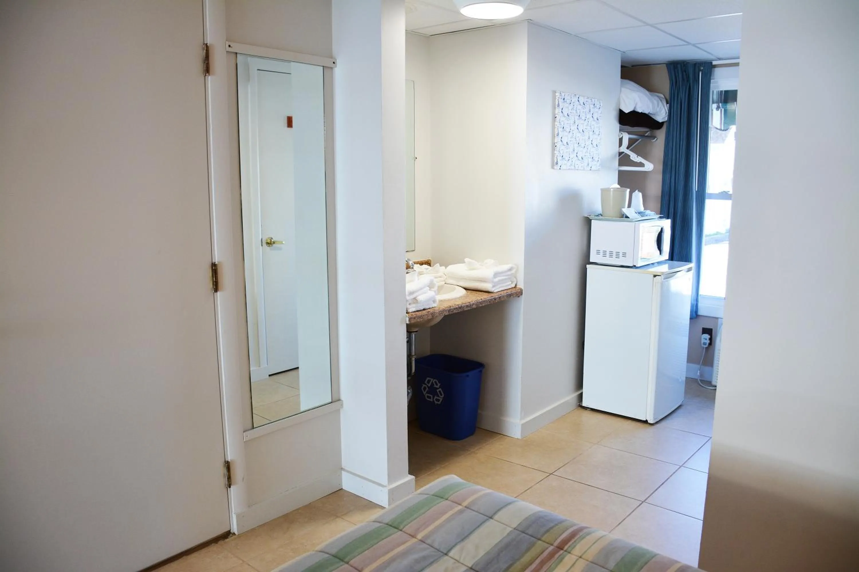 Other, Bed in Crest Motel