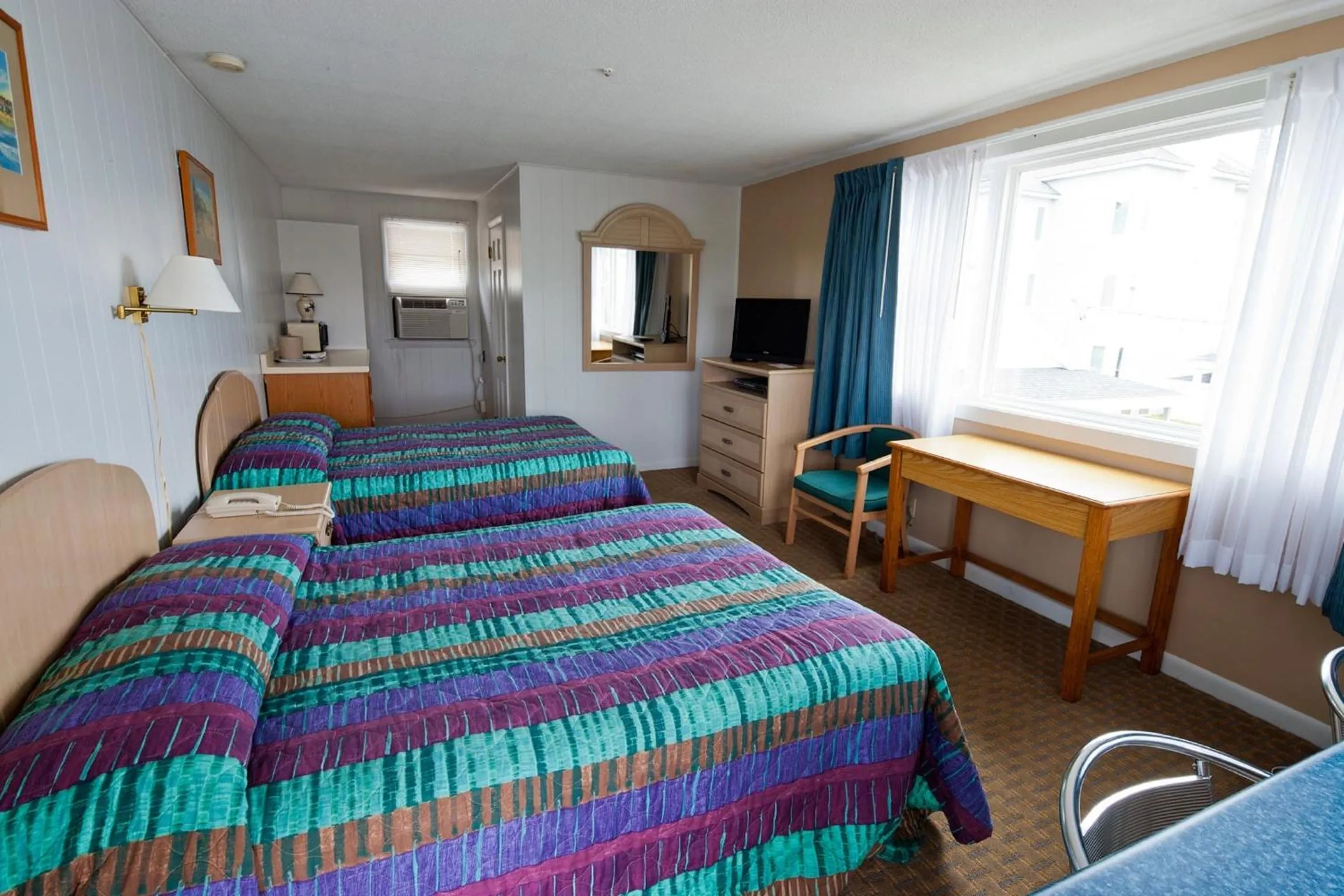 Bedroom, Bed in Crest Motel