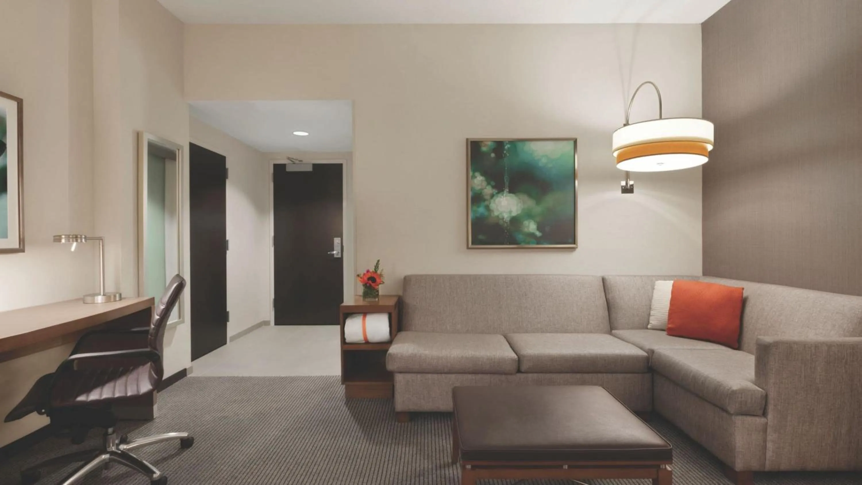 Living room in Hyatt Place Baltimore Inner Harbor