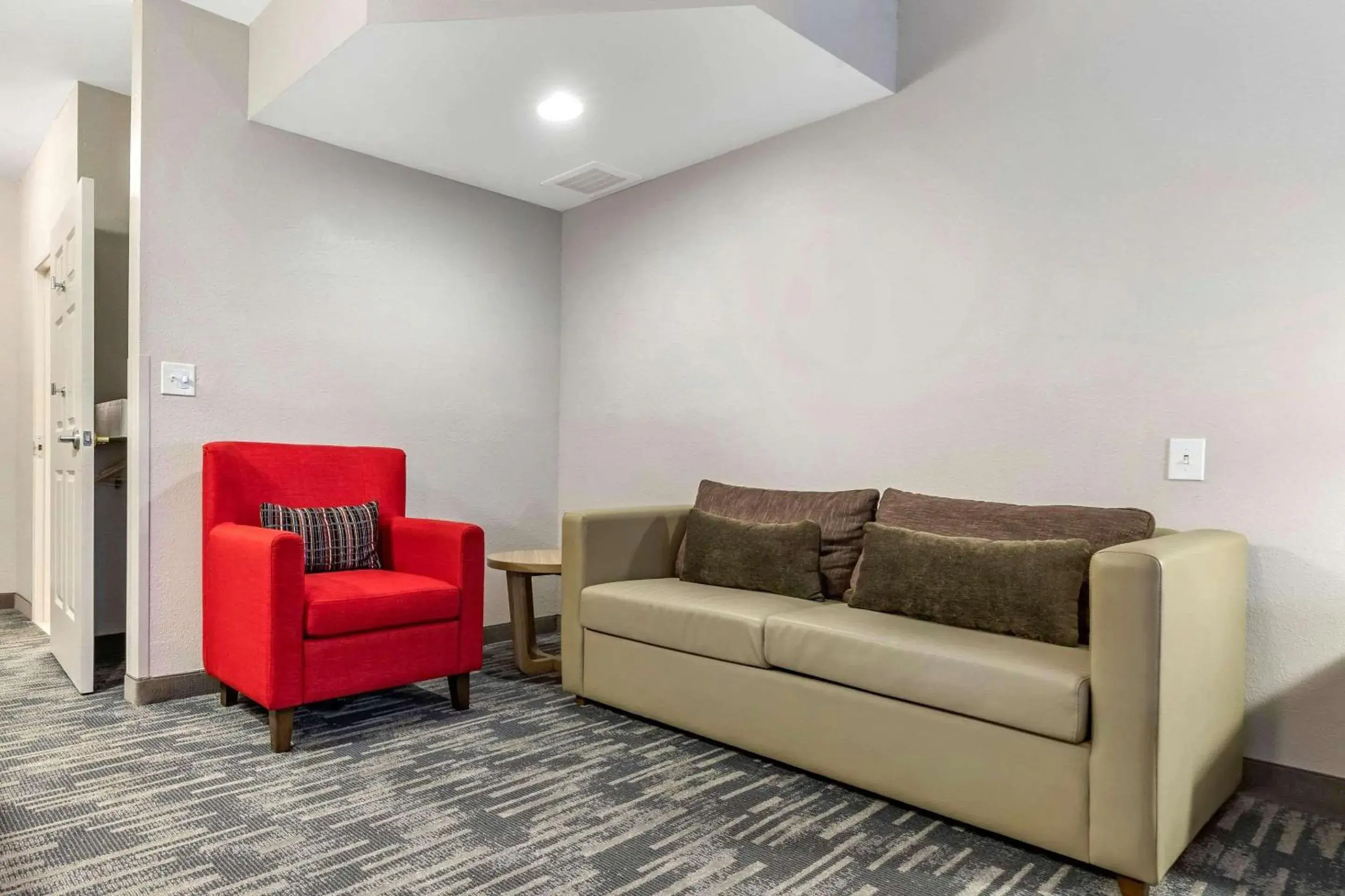 Bedroom in Country Inn & Suites by Radisson, Aiken, SC Bedroom in Country Inn & Suites by Radisson, Aiken, SC