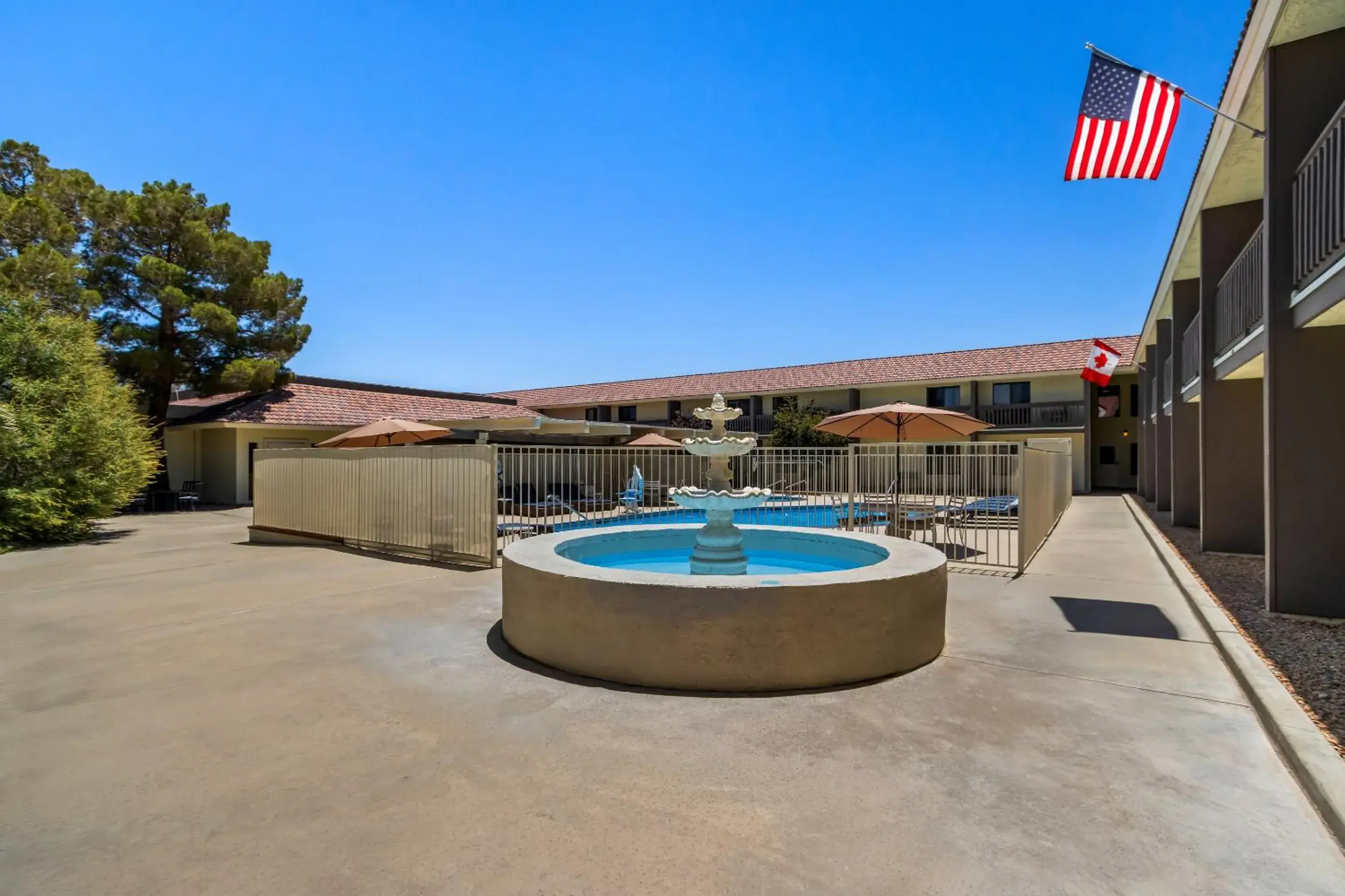 Swimming pool in Red Roof Inn Ridgecrest Swimming pool in Red Roof Inn Ridgecrest