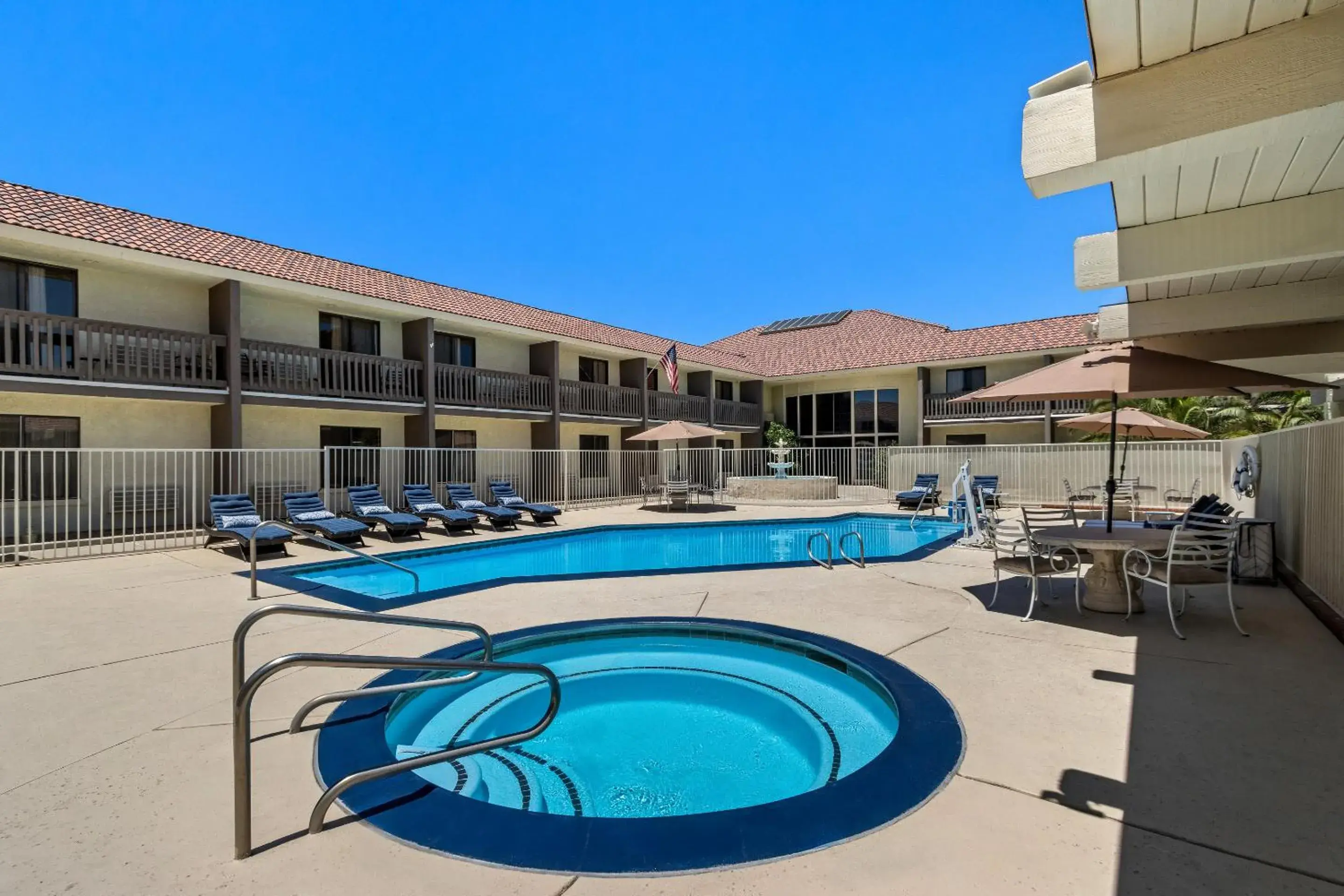 Swimming pool in Red Roof Inn Ridgecrest Swimming pool in Red Roof Inn Ridgecrest