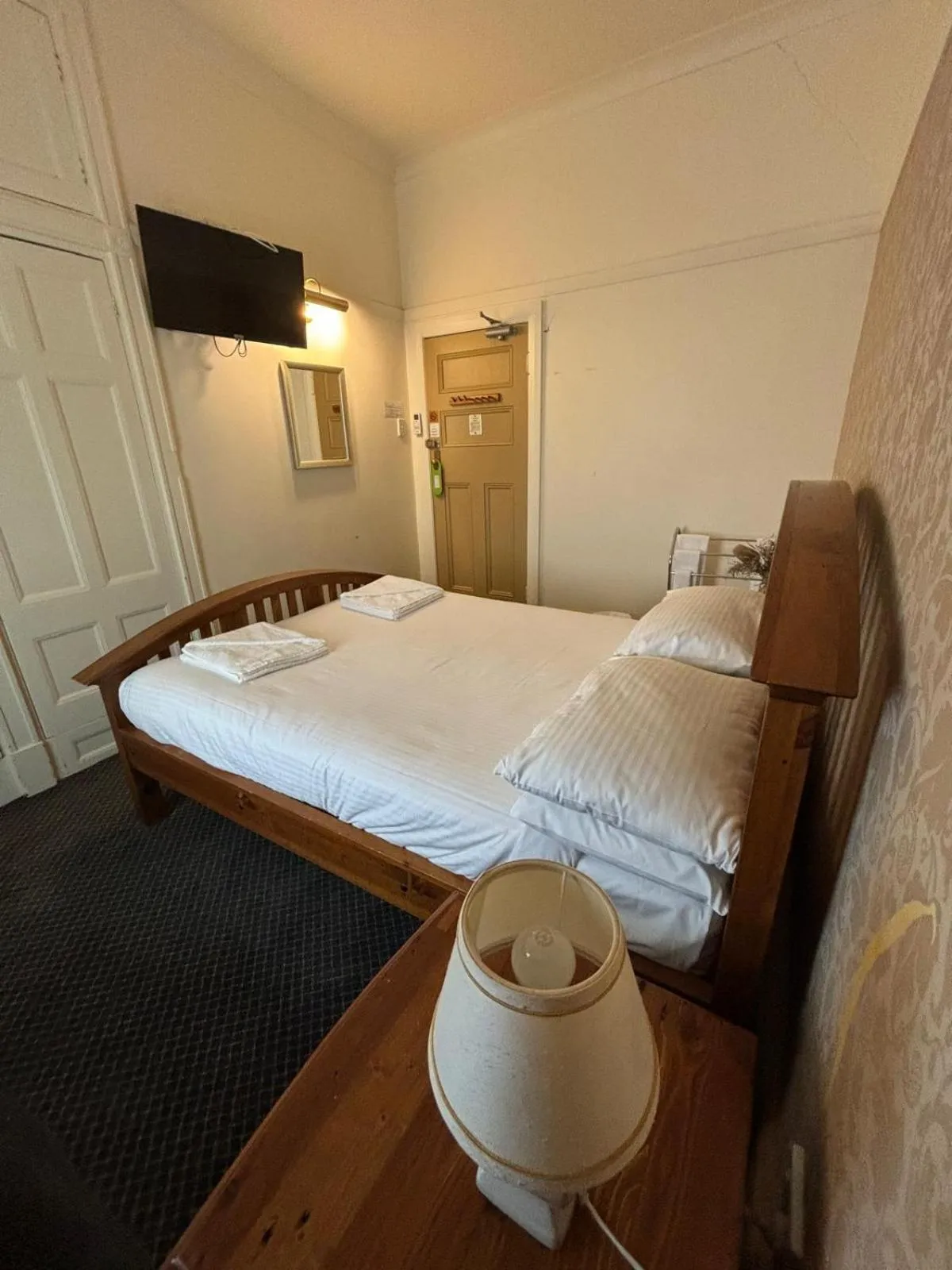 Bed in Hermitage Hill Country Retreat