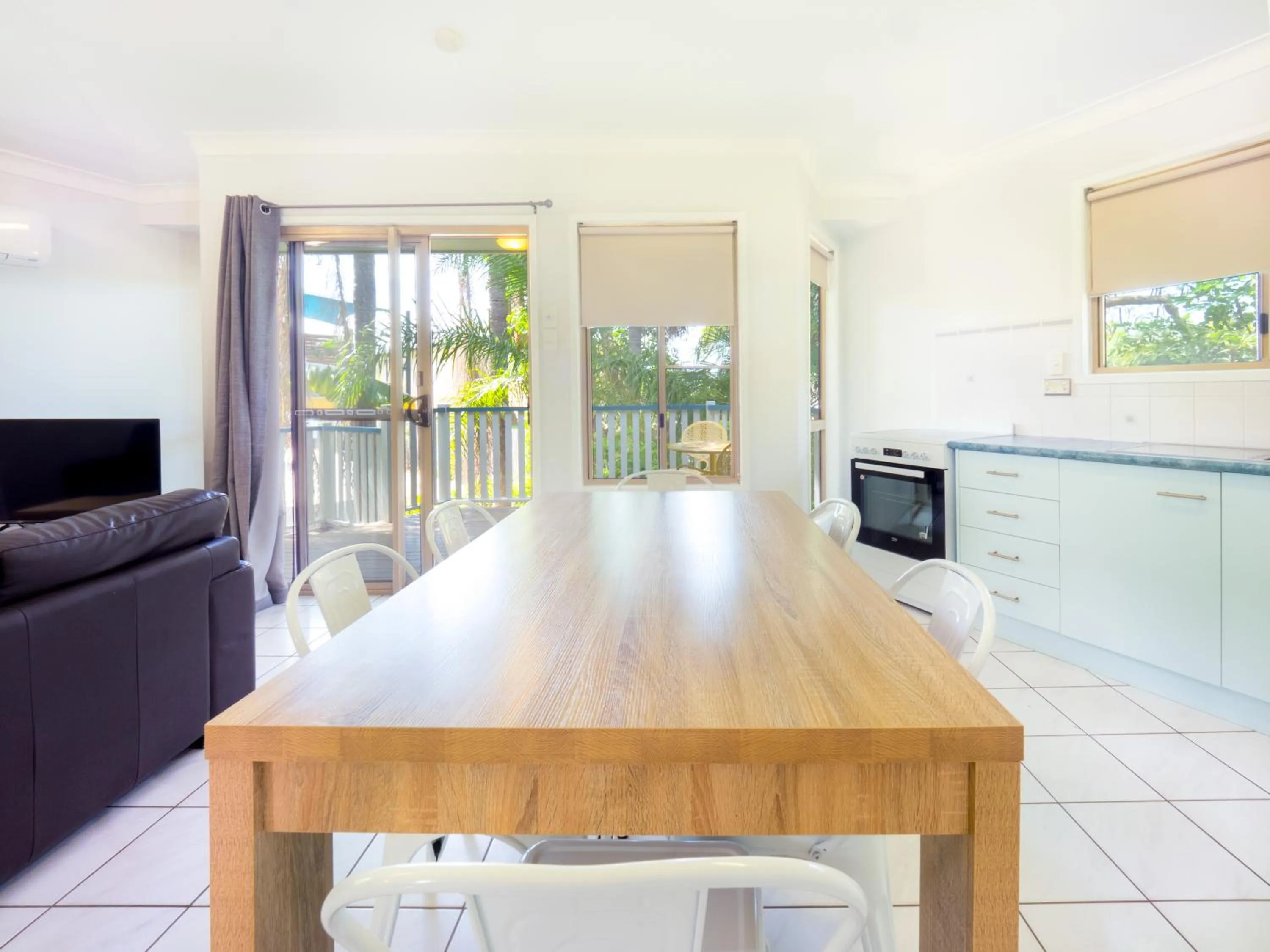 Dining area in Boyne Island Motel and Villas