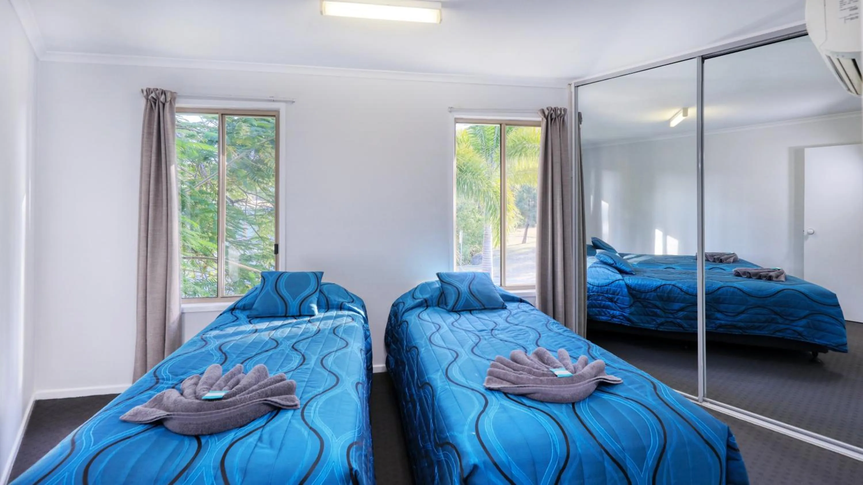 Bedroom, Bed in Boyne Island Motel and Villas