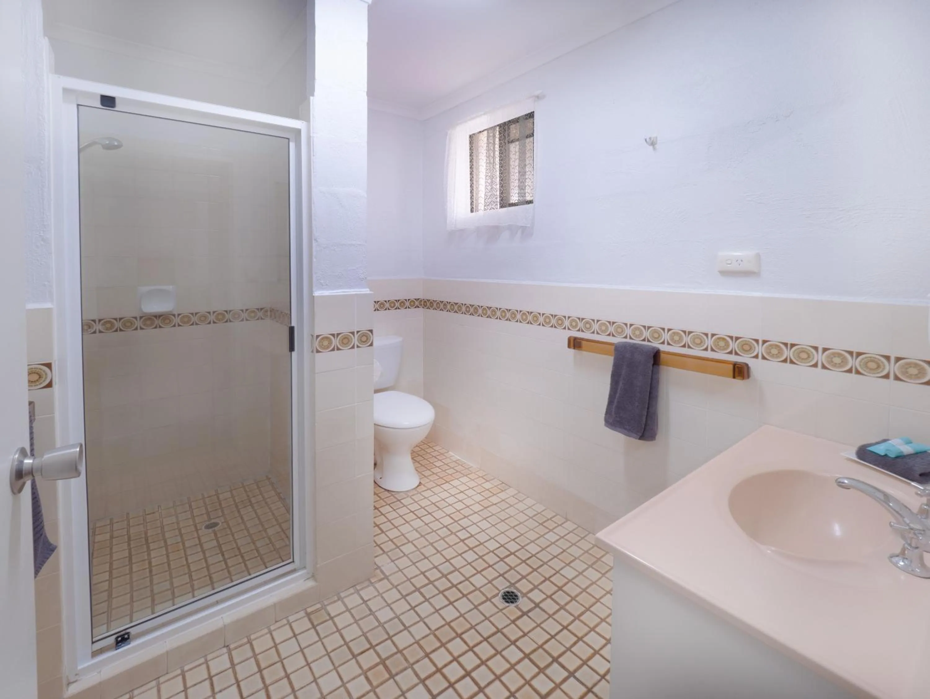 Bathroom in Boyne Island Motel and Villas