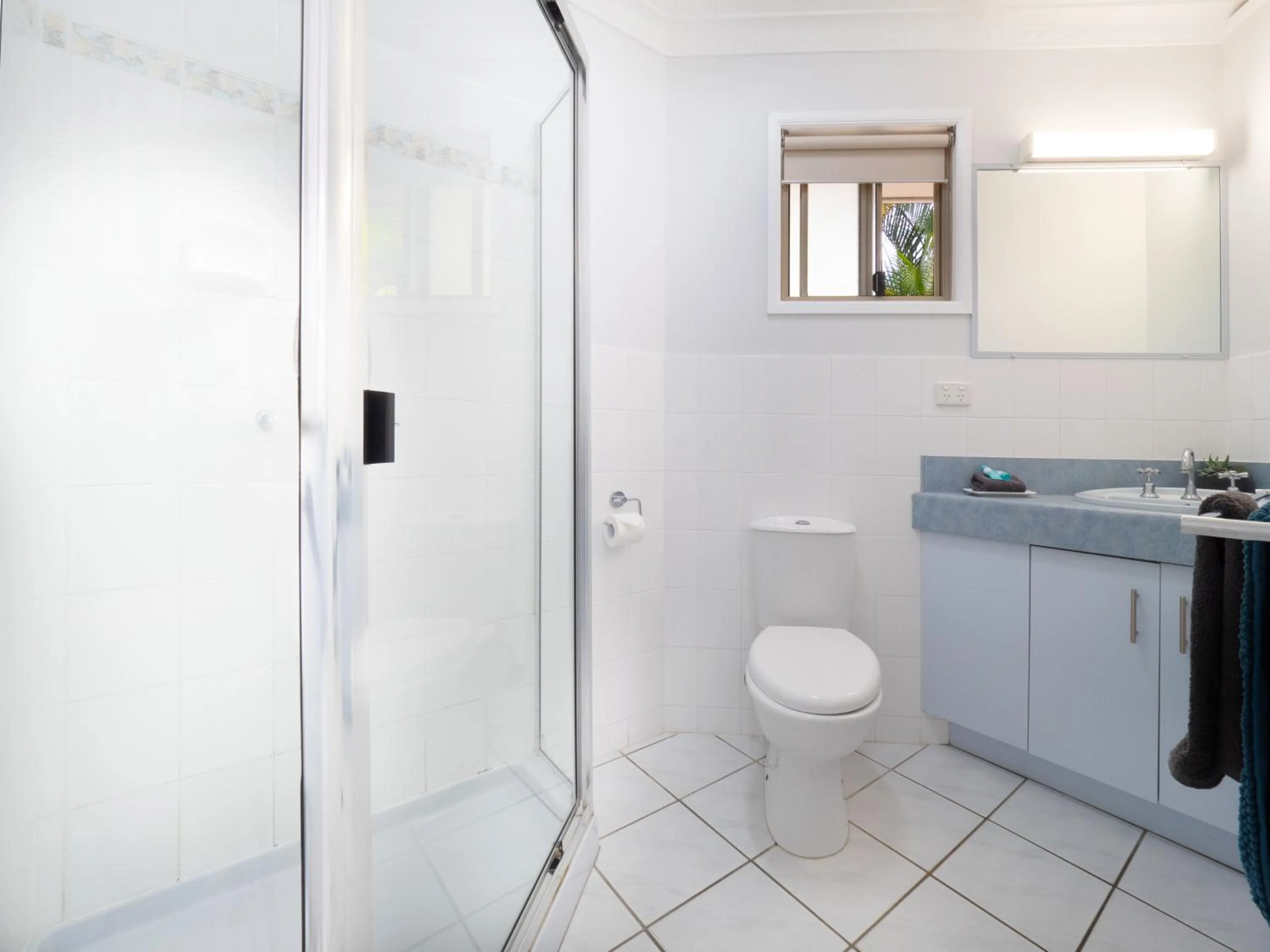 Bathroom in Boyne Island Motel and Villas