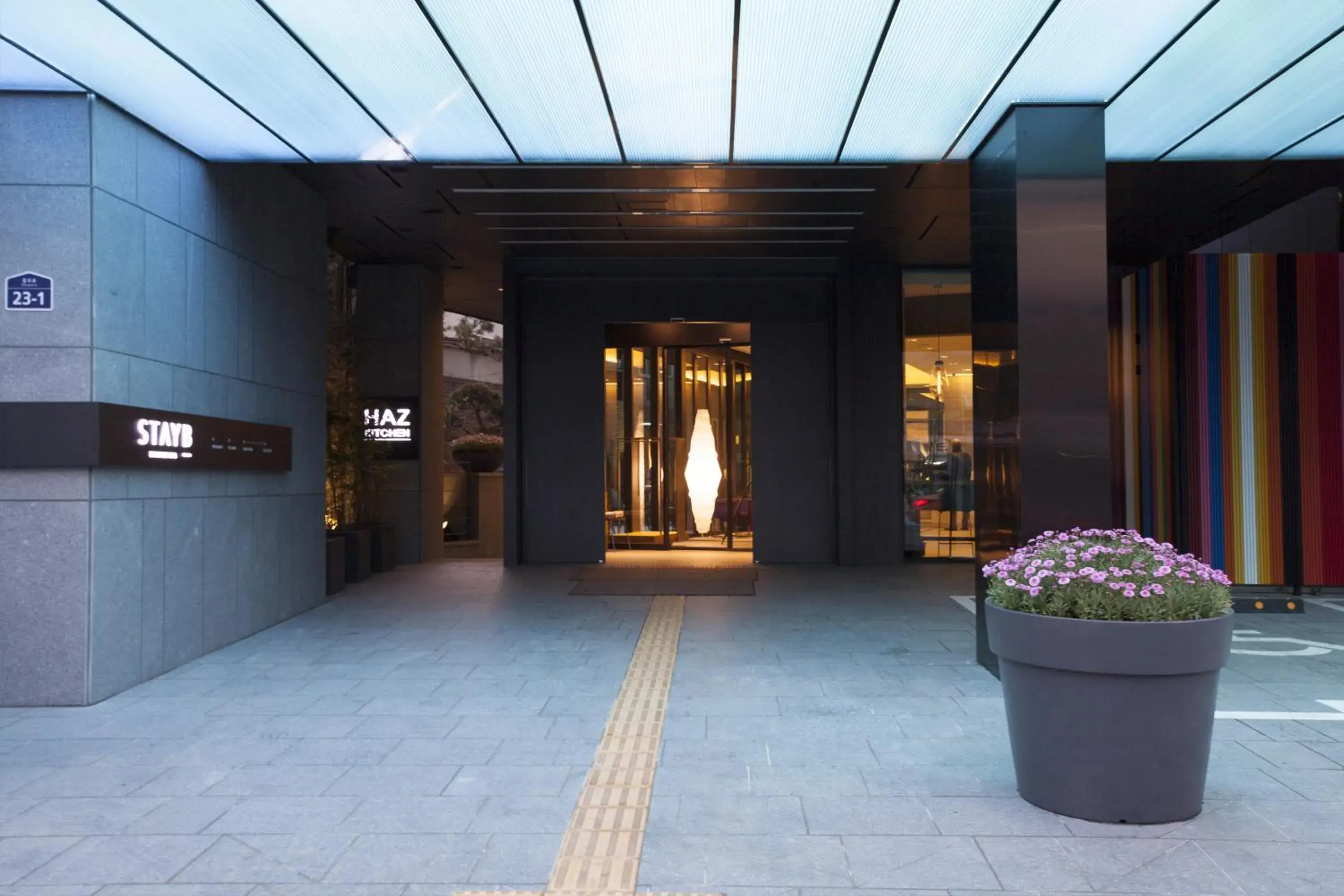 Facade/entrance in StayB Hotel Myeongdong Facade/entrance in StayB Hotel Myeongdong