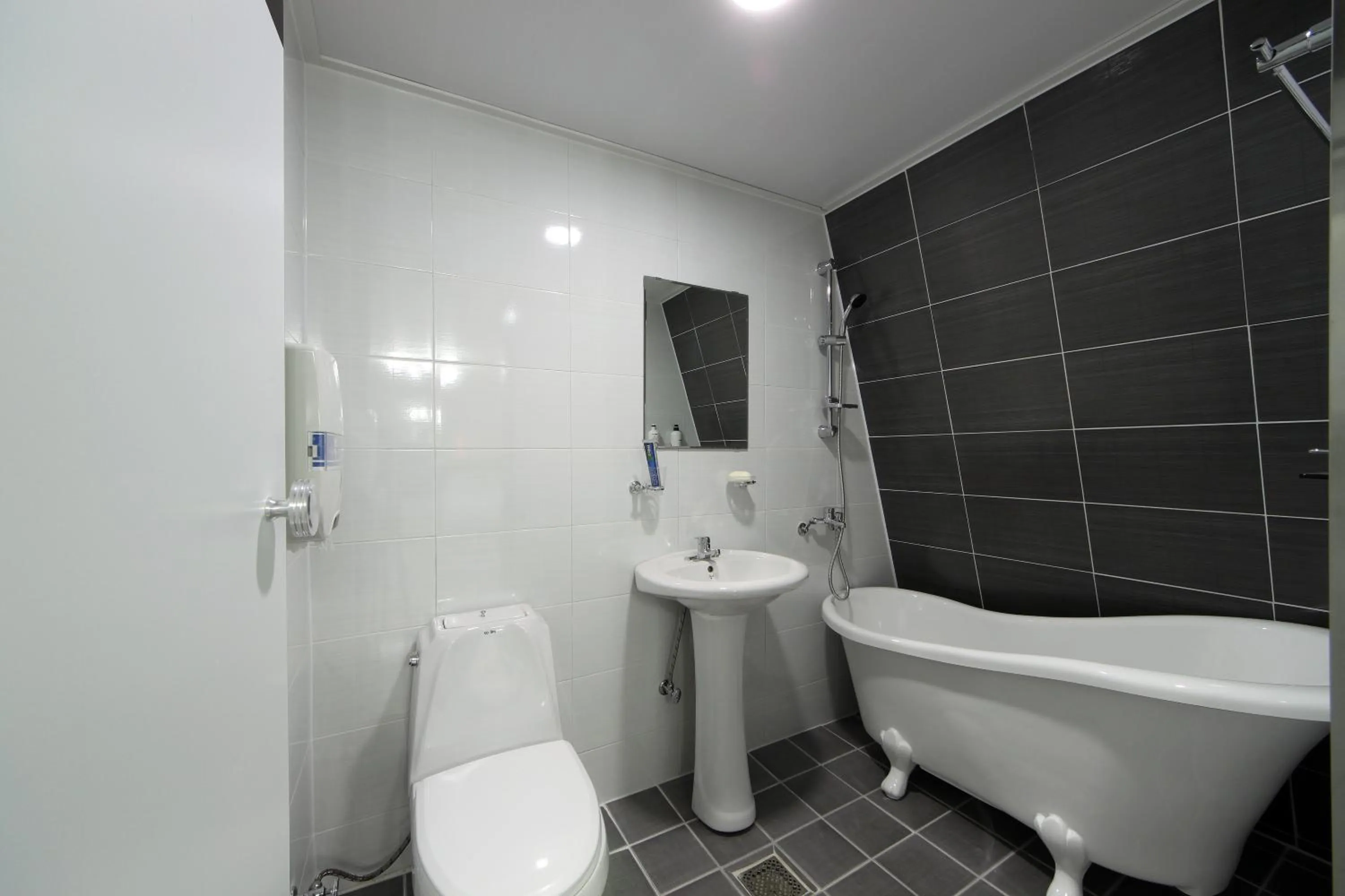 Bathroom in Ekonomy Hotel Incheon